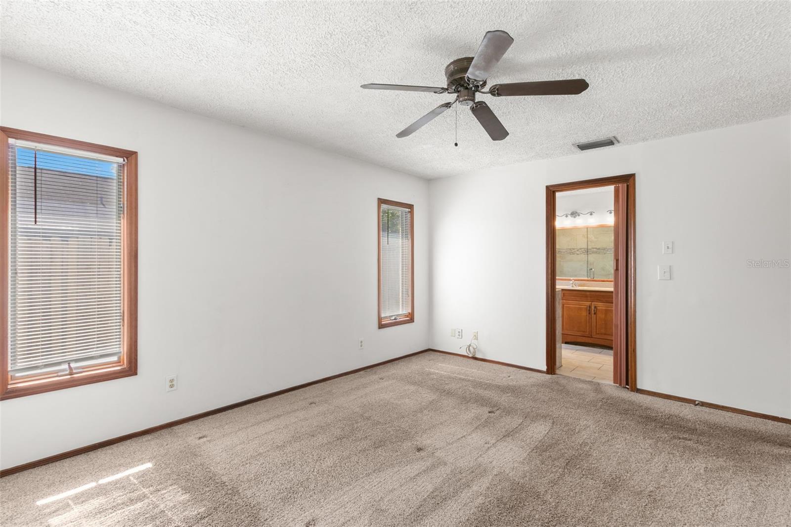 Image 18 of 35 For 2147 Colonial Boulevard W