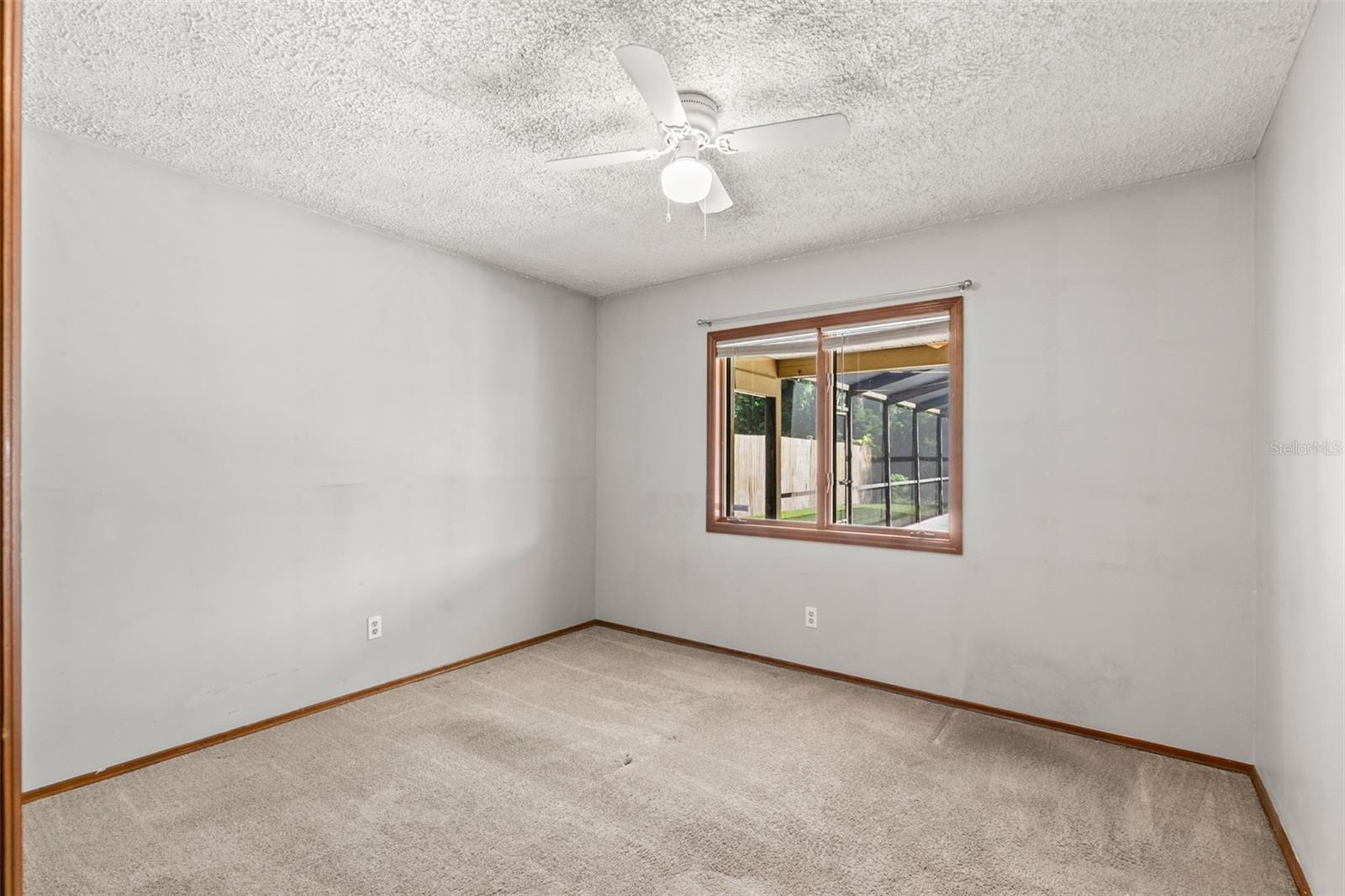 Image 21 of 35 For 2147 Colonial Boulevard W