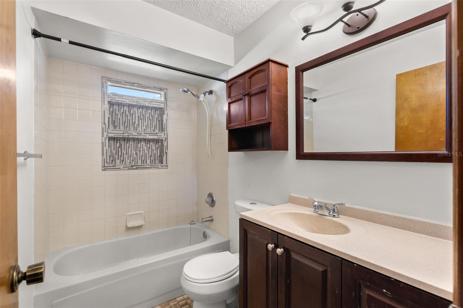 Image 22 of 35 For 2147 Colonial Boulevard W