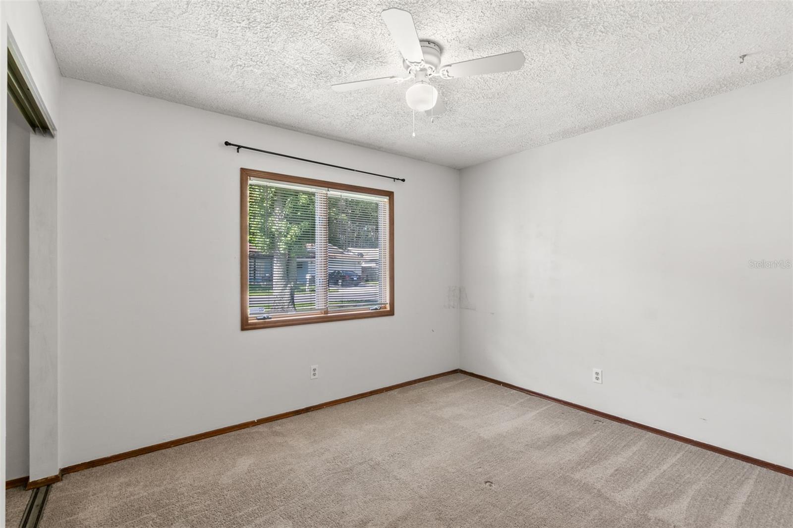 Image 23 of 35 For 2147 Colonial Boulevard W