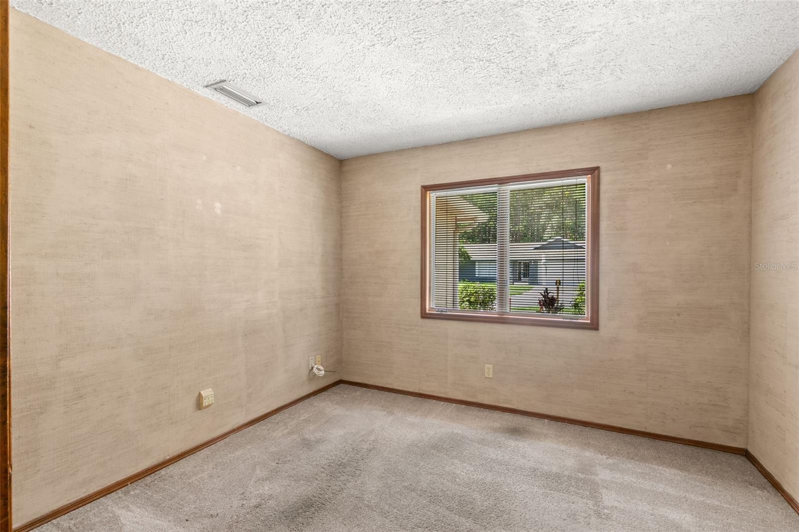 Image 24 of 35 For 2147 Colonial Boulevard W