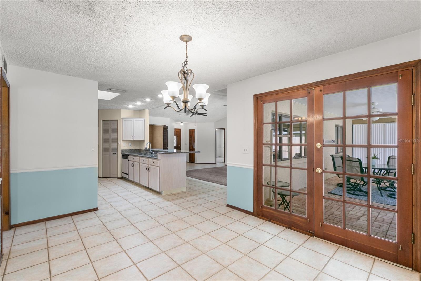 Image 26 of 35 For 2147 Colonial Boulevard W