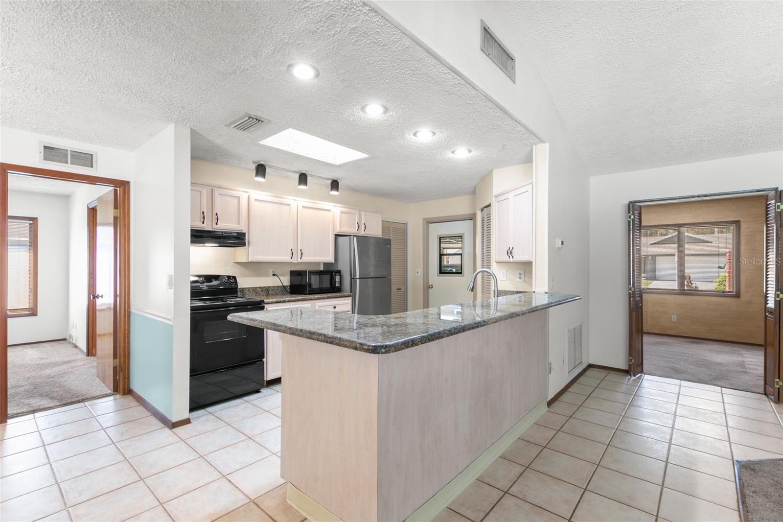 Image 9 of 35 For 2147 Colonial Boulevard W