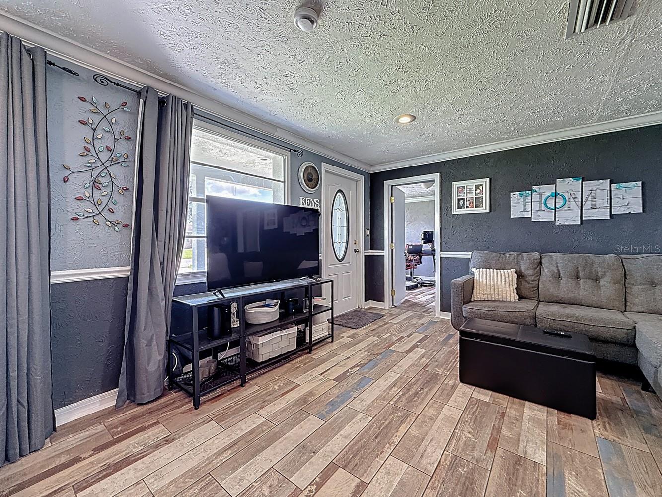 Image 11 of 84 For 2625 46th Avenue N