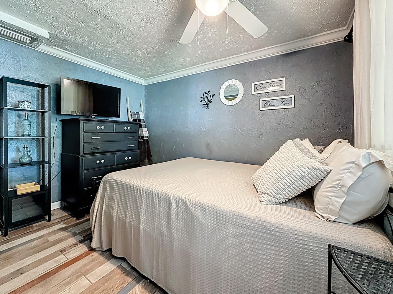 Image 23 of 84 For 2625 46th Avenue N