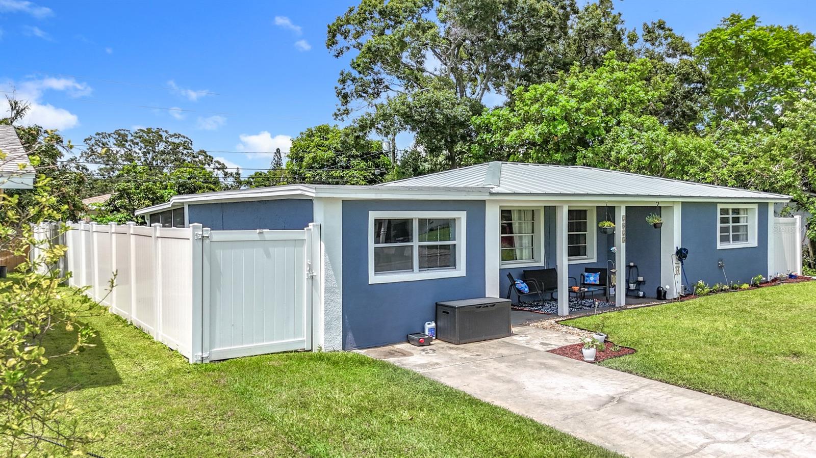 Image 3 of 84 For 2625 46th Avenue N