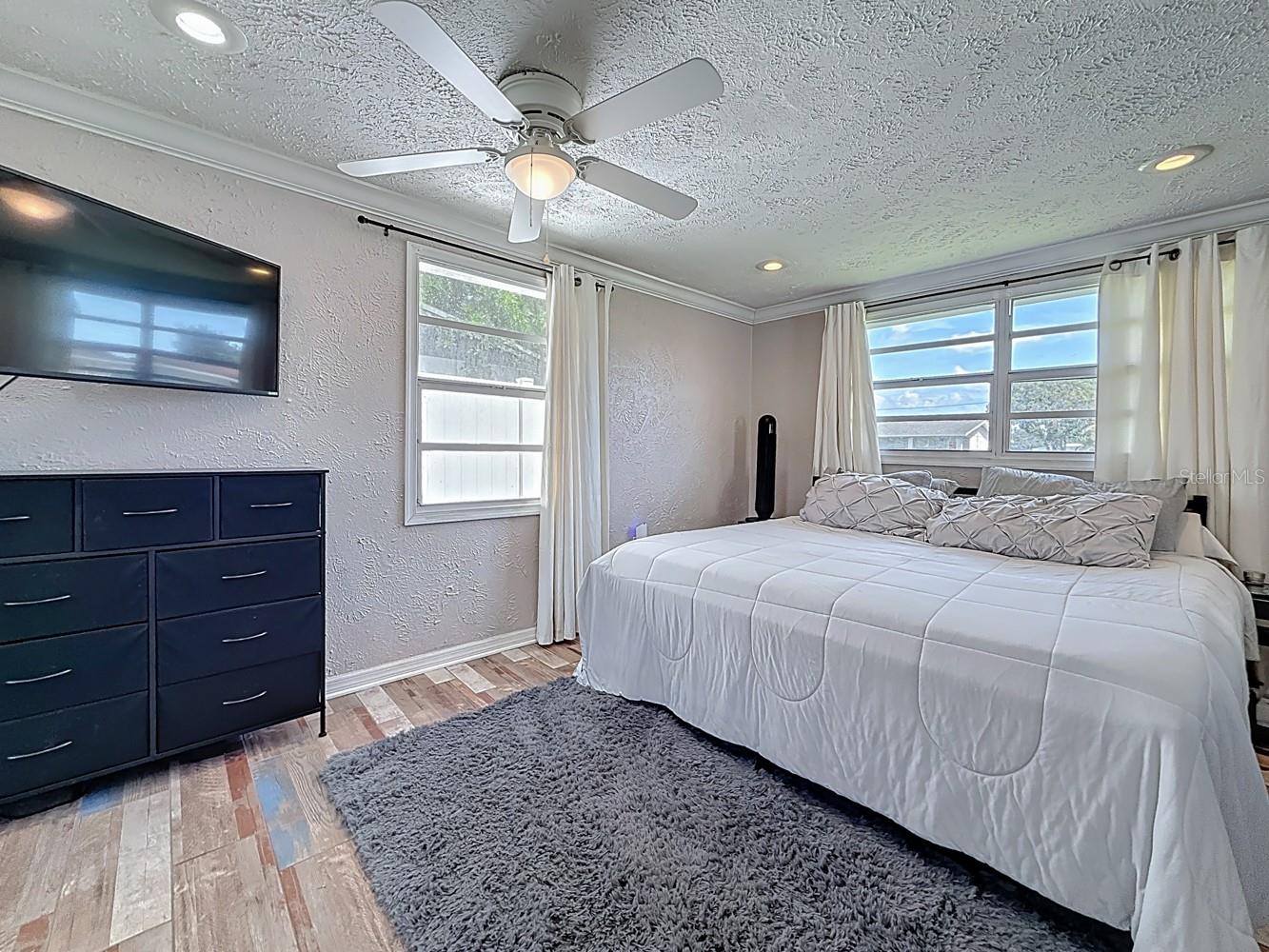Image 35 of 84 For 2625 46th Avenue N