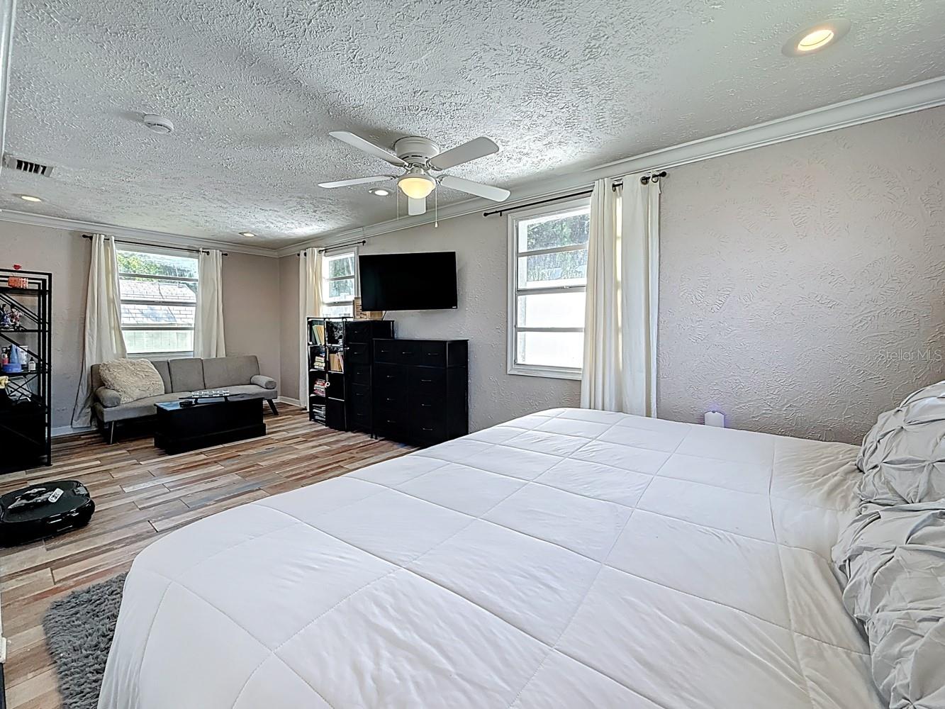 Image 36 of 84 For 2625 46th Avenue N