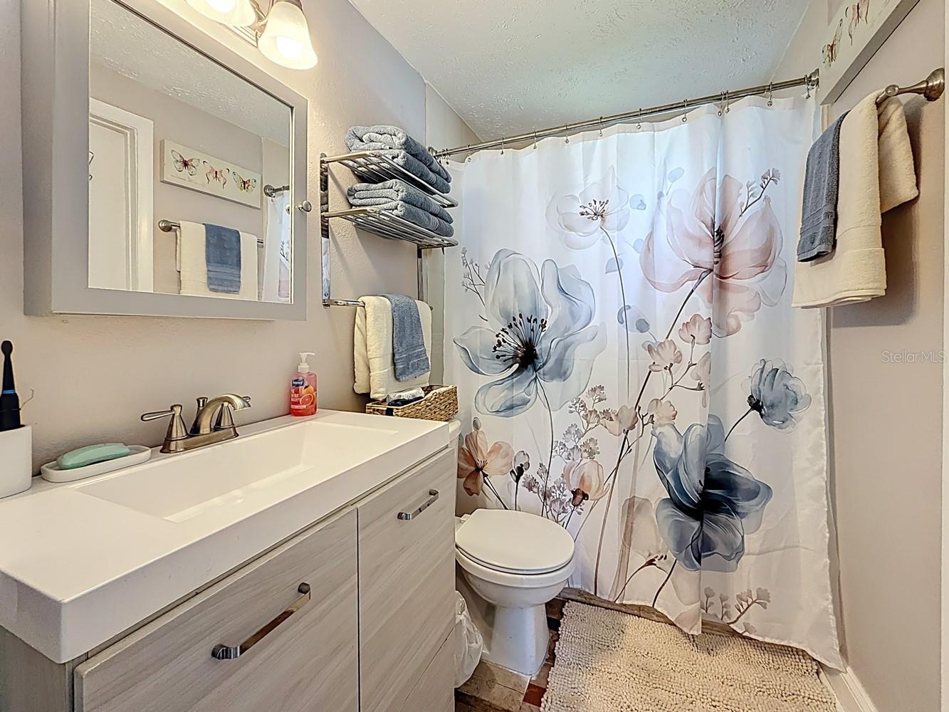 Image 42 of 84 For 2625 46th Avenue N