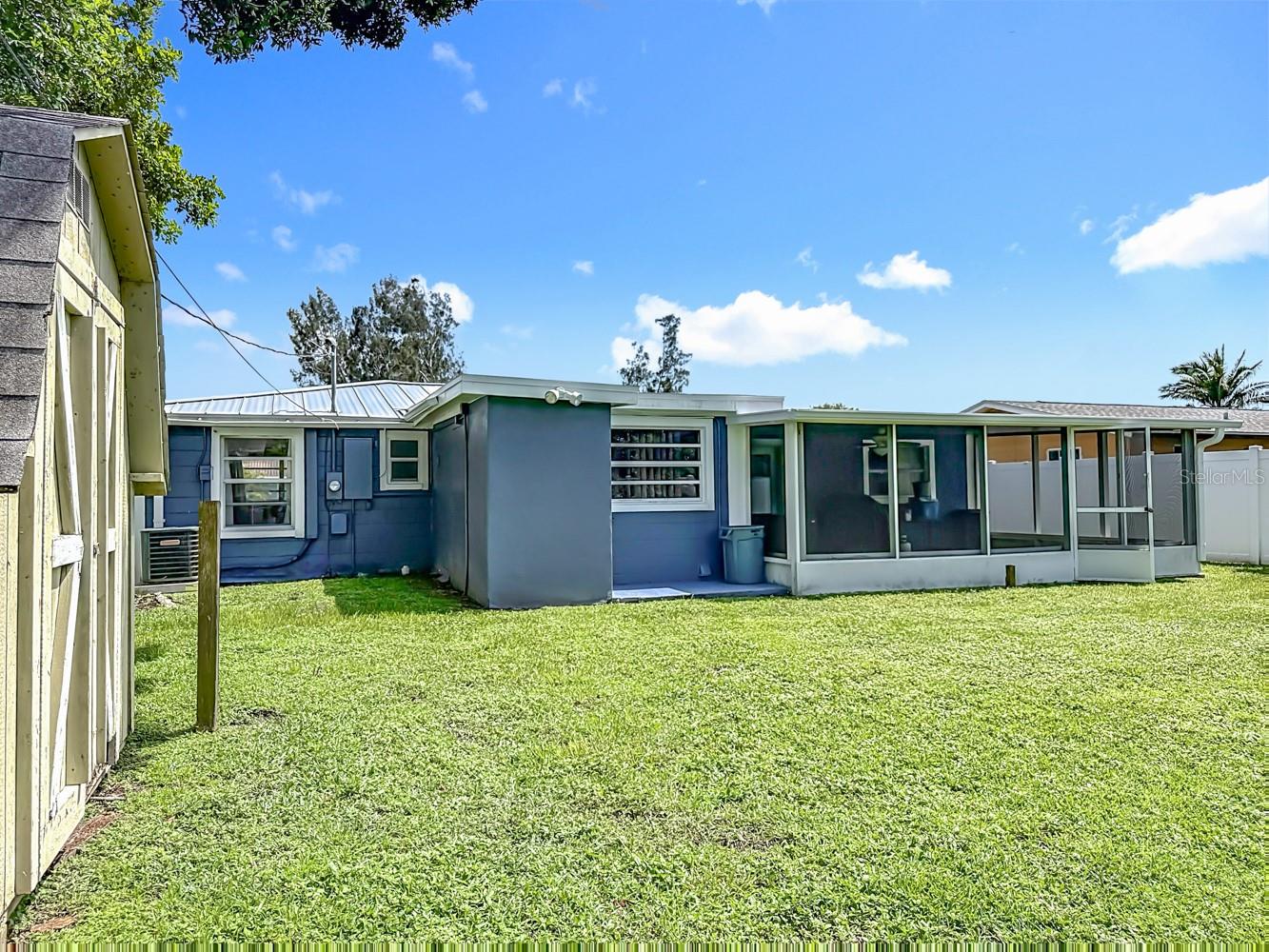 Image 54 of 84 For 2625 46th Avenue N