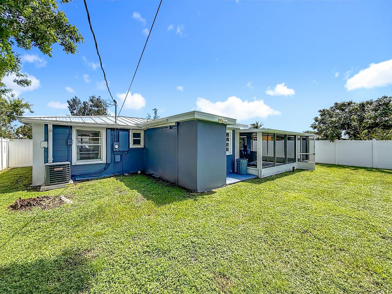 Image 55 of 84 For 2625 46th Avenue N