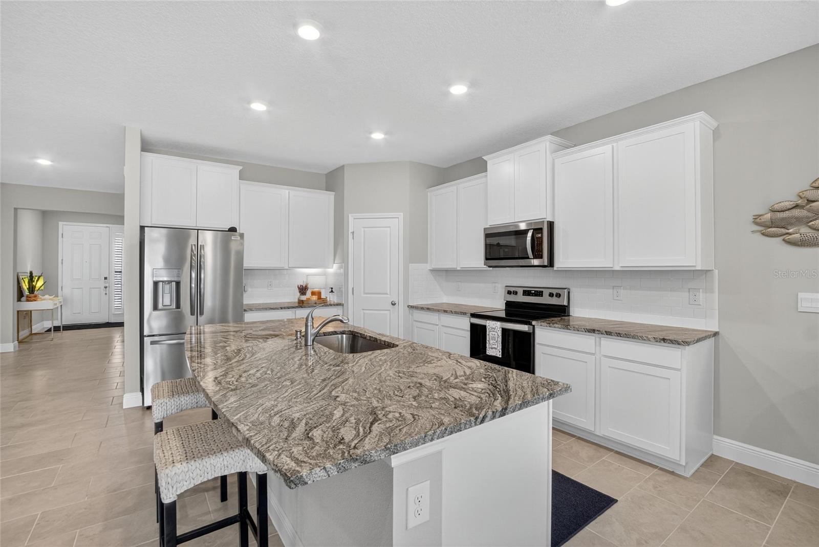 Listing photo id 10 for 5657 Hawks Cay Street