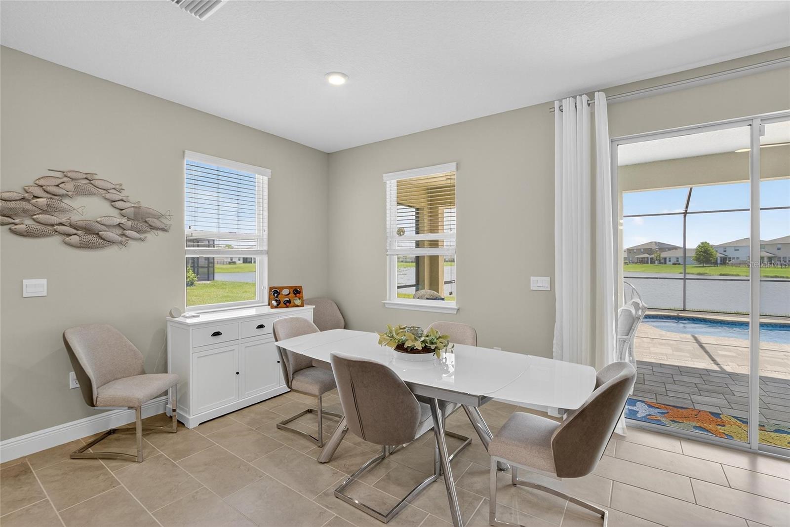 Listing photo id 13 for 5657 Hawks Cay Street