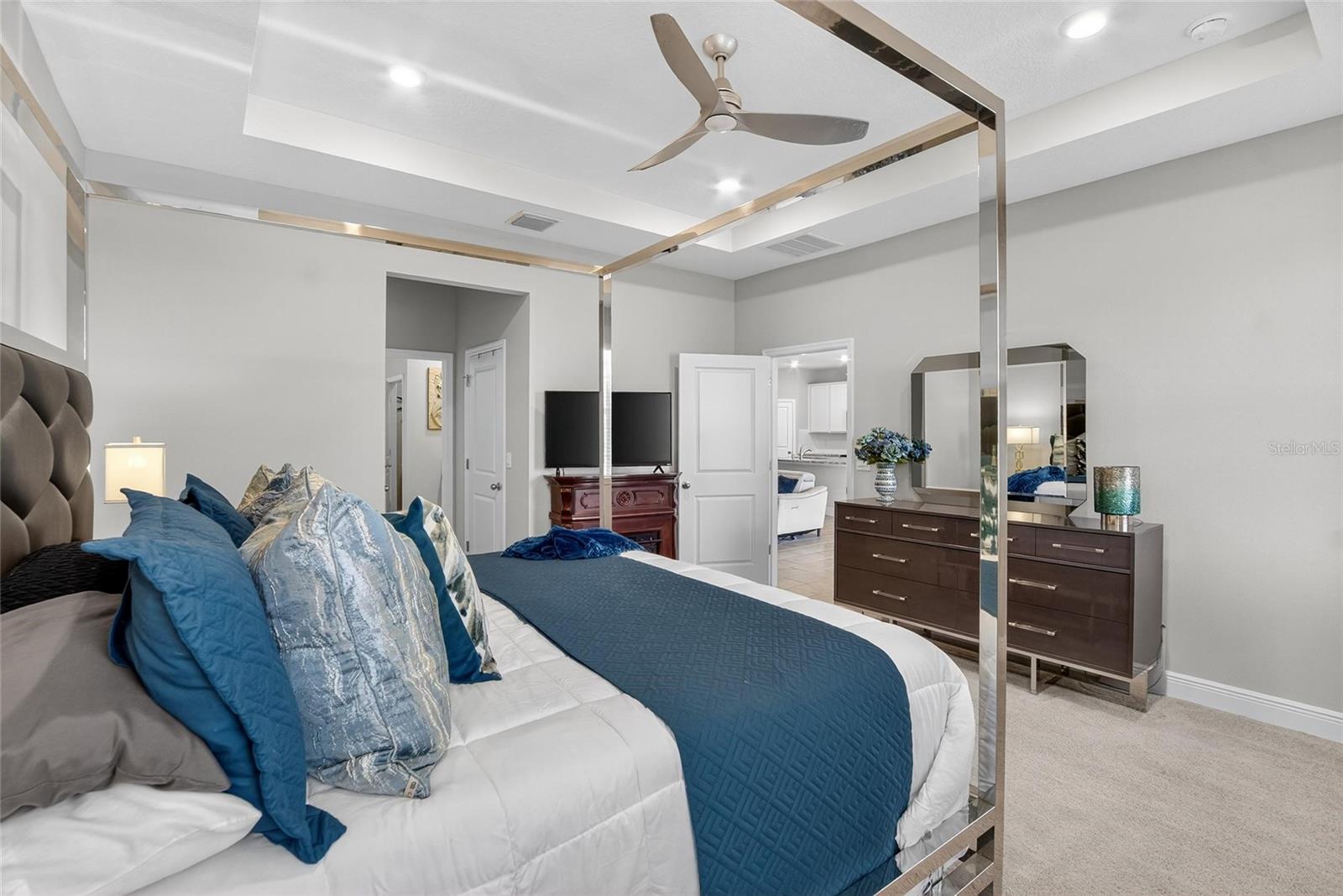 Listing photo id 17 for 5657 Hawks Cay Street