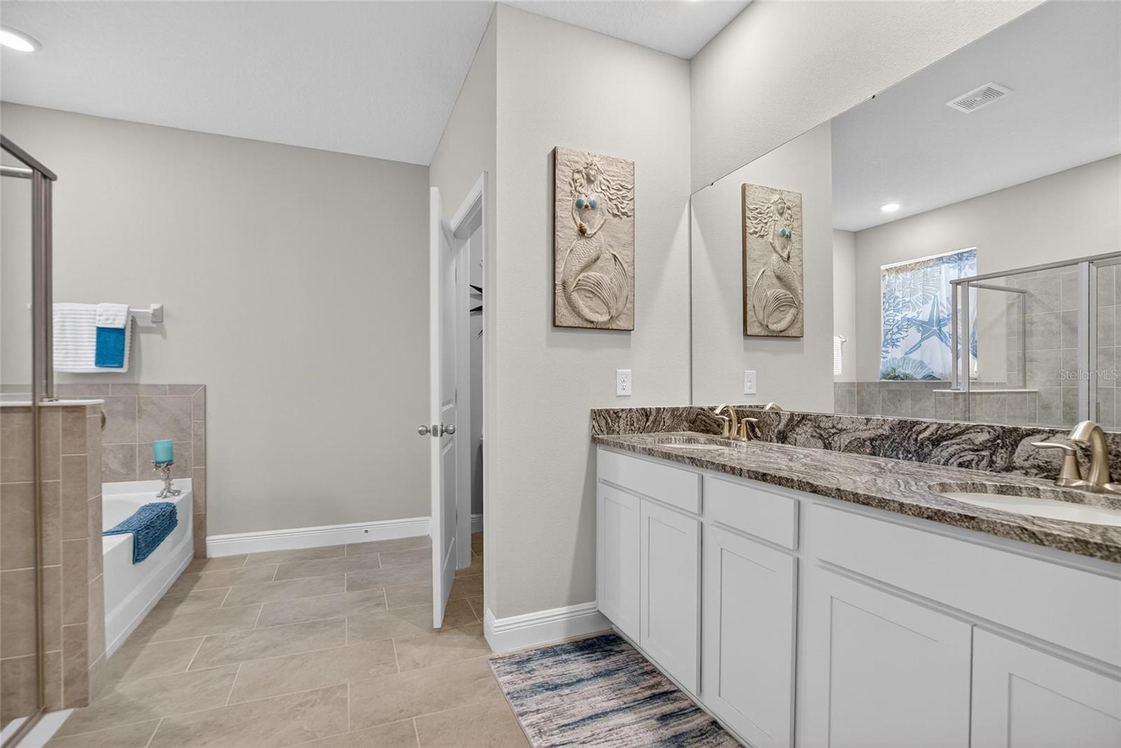 Listing photo id 22 for 5657 Hawks Cay Street