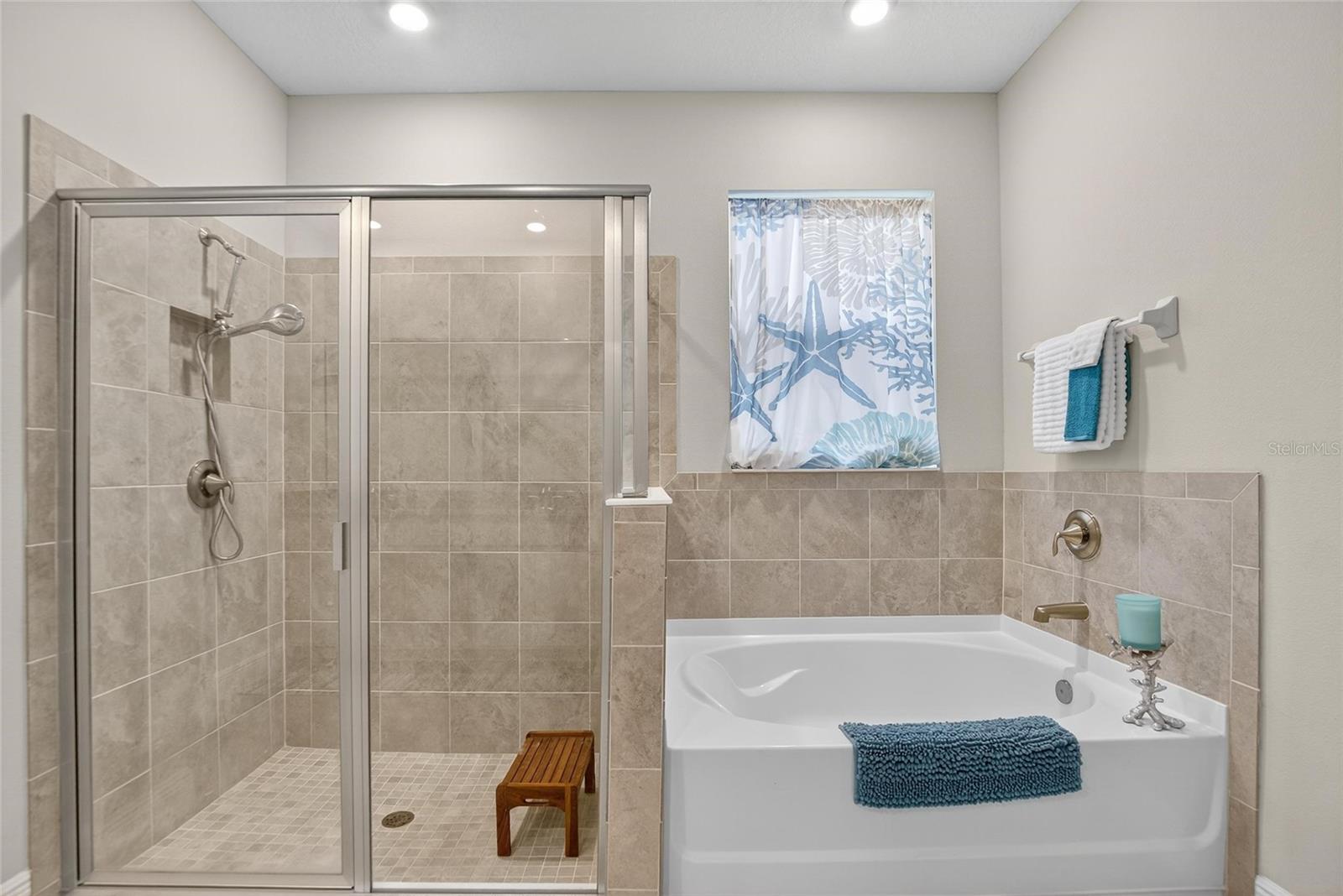 Listing photo id 23 for 5657 Hawks Cay Street