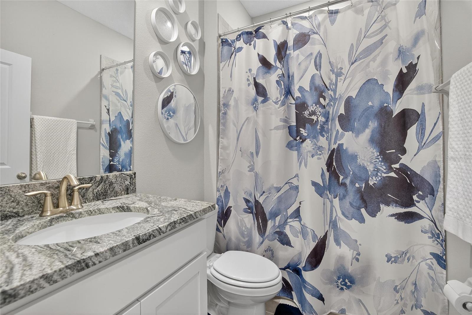 Listing photo id 30 for 5657 Hawks Cay Street