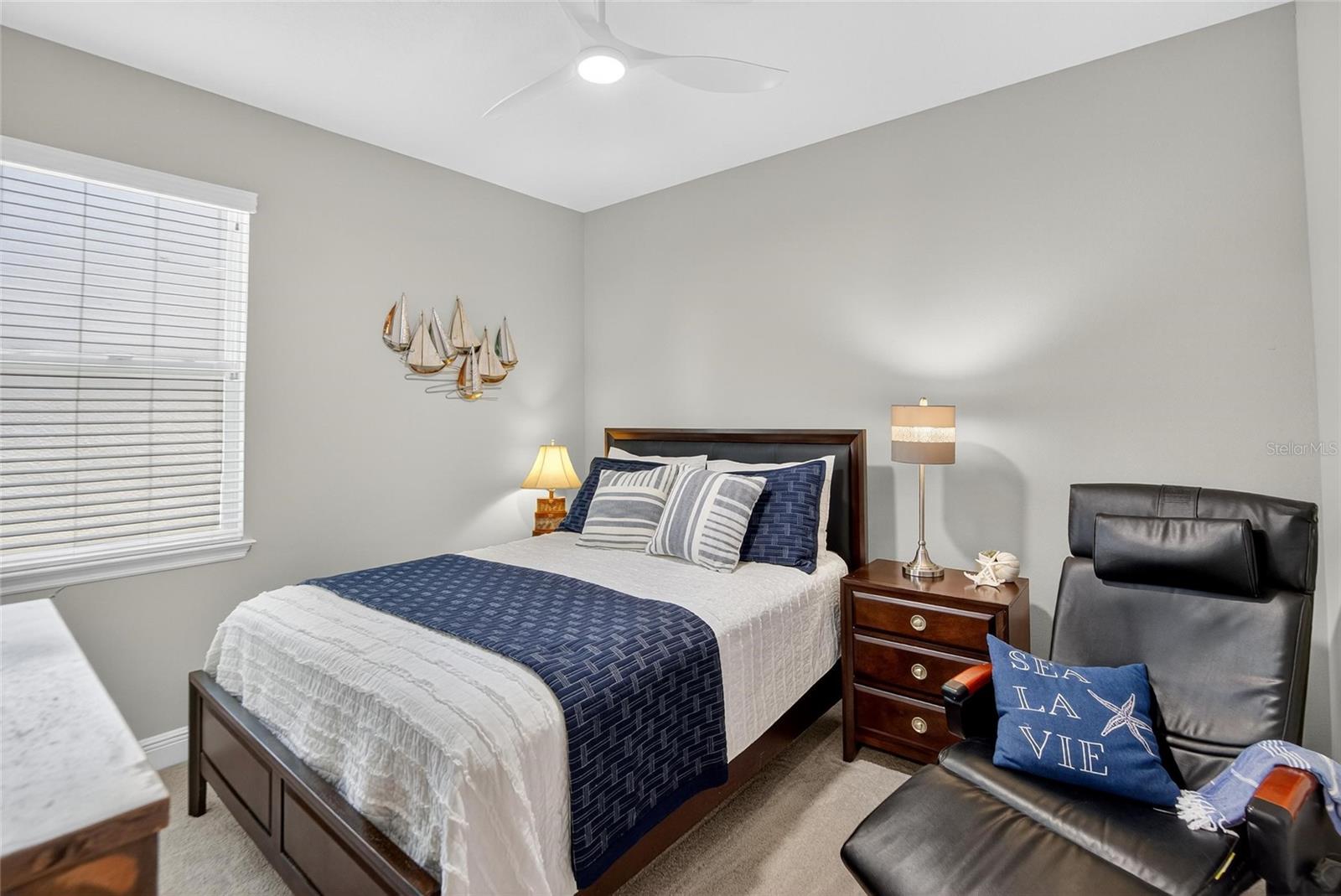 Listing photo id 31 for 5657 Hawks Cay Street