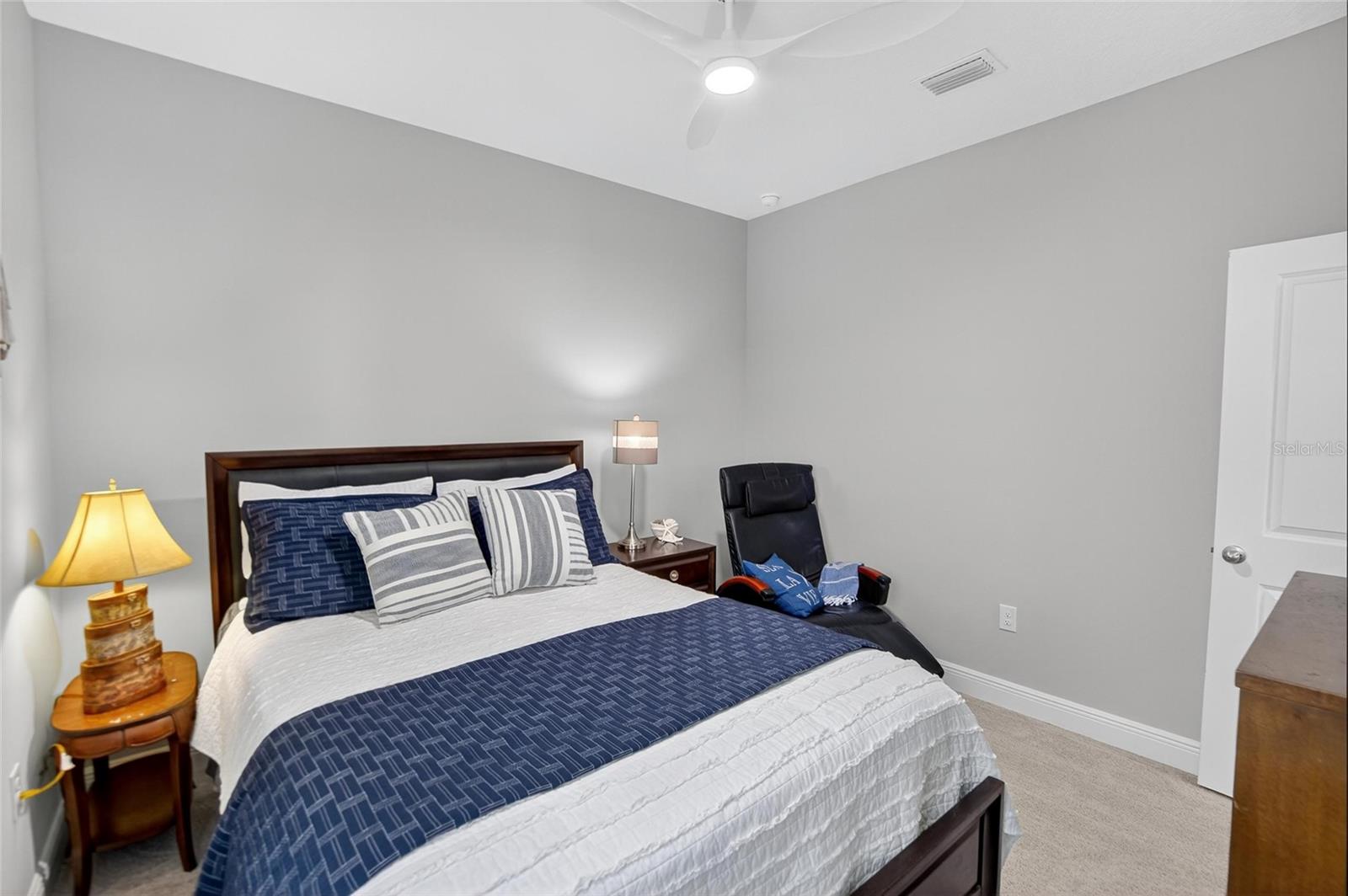 Listing photo id 32 for 5657 Hawks Cay Street