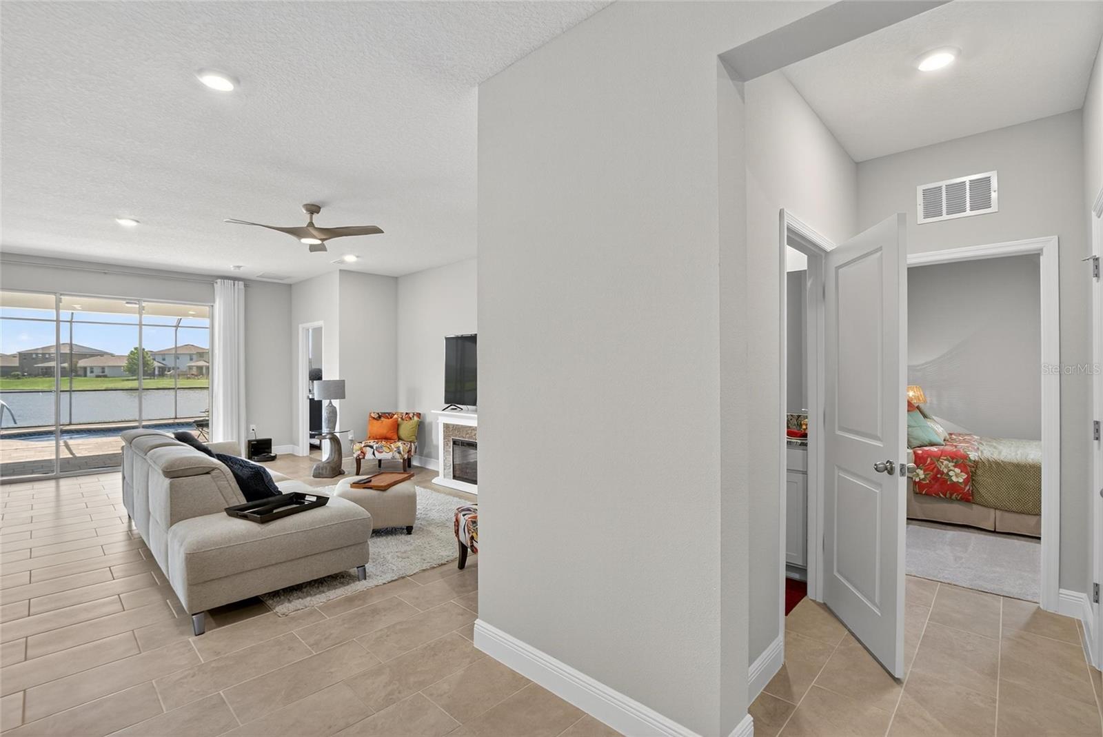 Listing photo id 34 for 5657 Hawks Cay Street