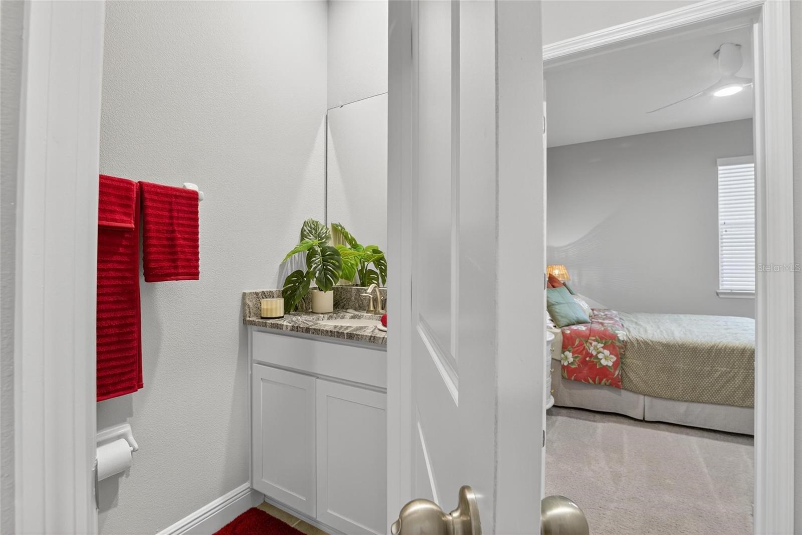 Listing photo id 38 for 5657 Hawks Cay Street