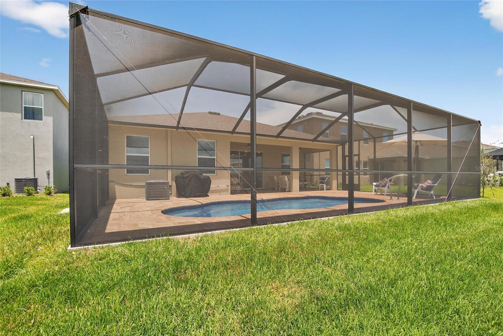 Listing photo id 51 for 5657 Hawks Cay Street