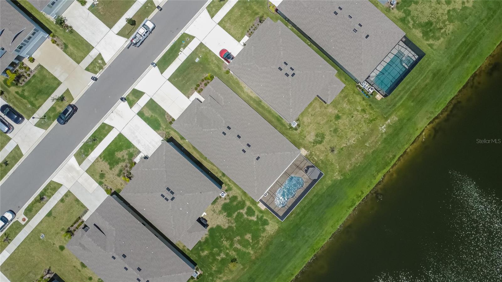 Listing photo id 64 for 5657 Hawks Cay Street