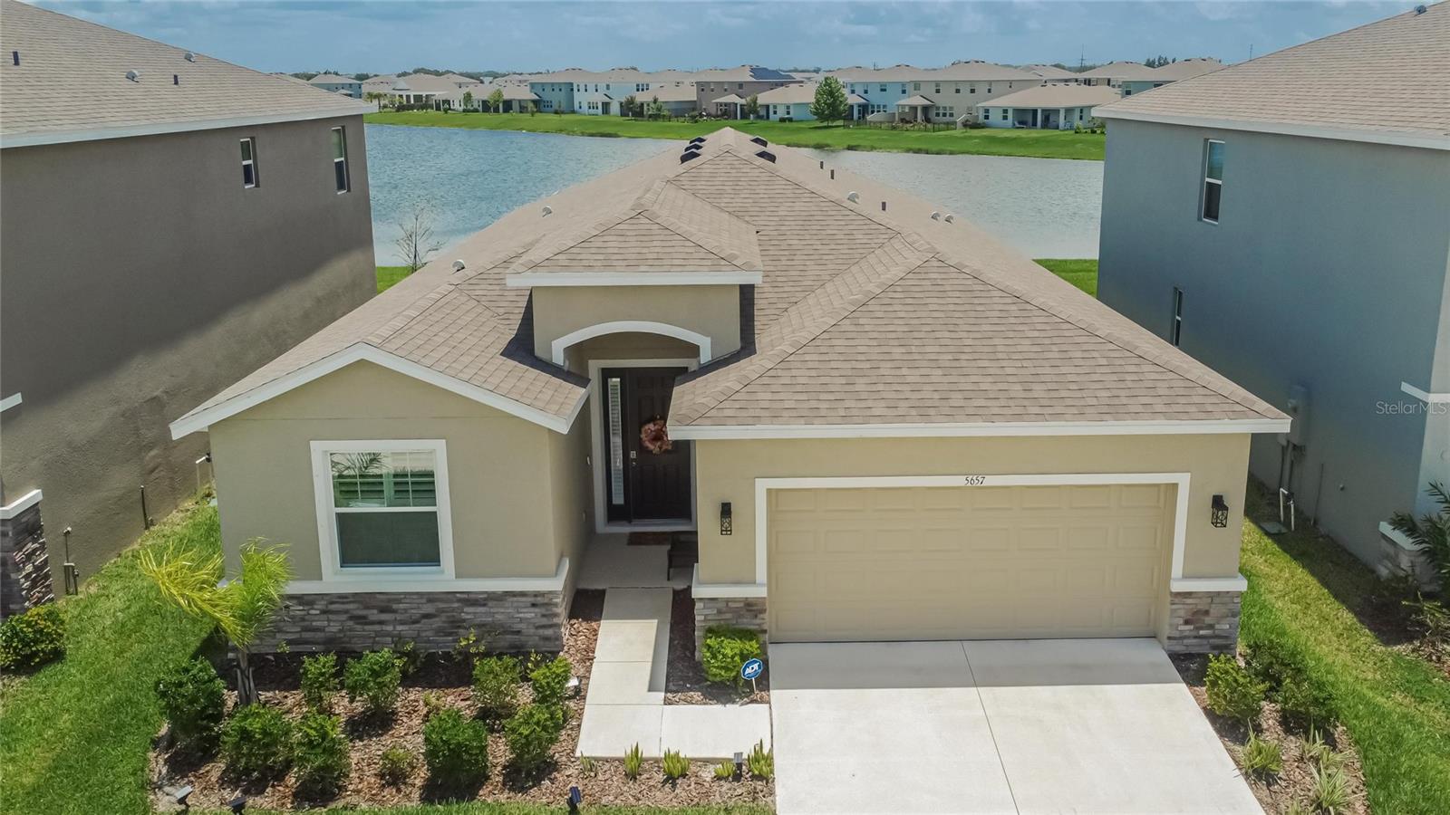 Listing photo id 70 for 5657 Hawks Cay Street