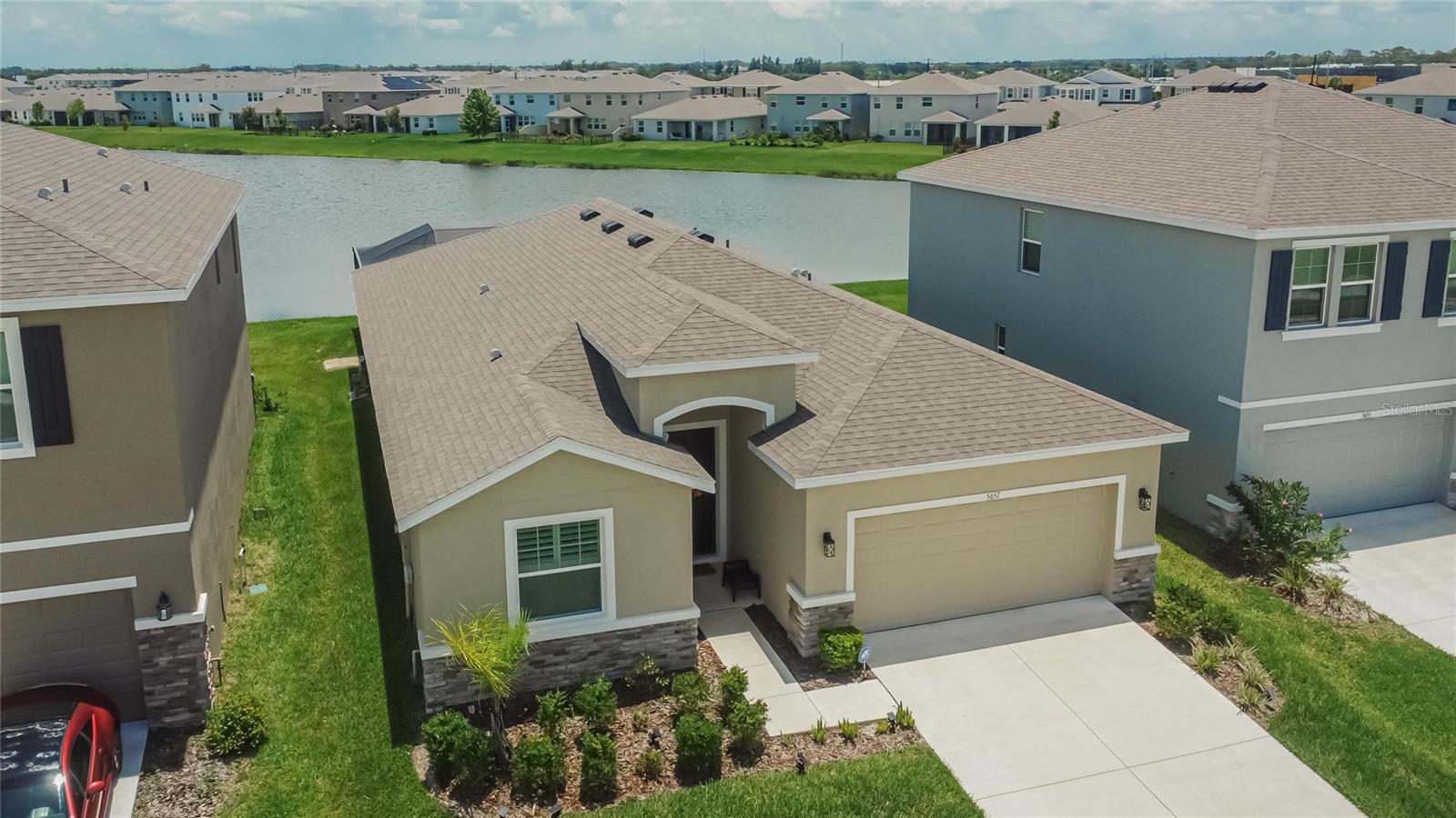 Listing photo id 74 for 5657 Hawks Cay Street