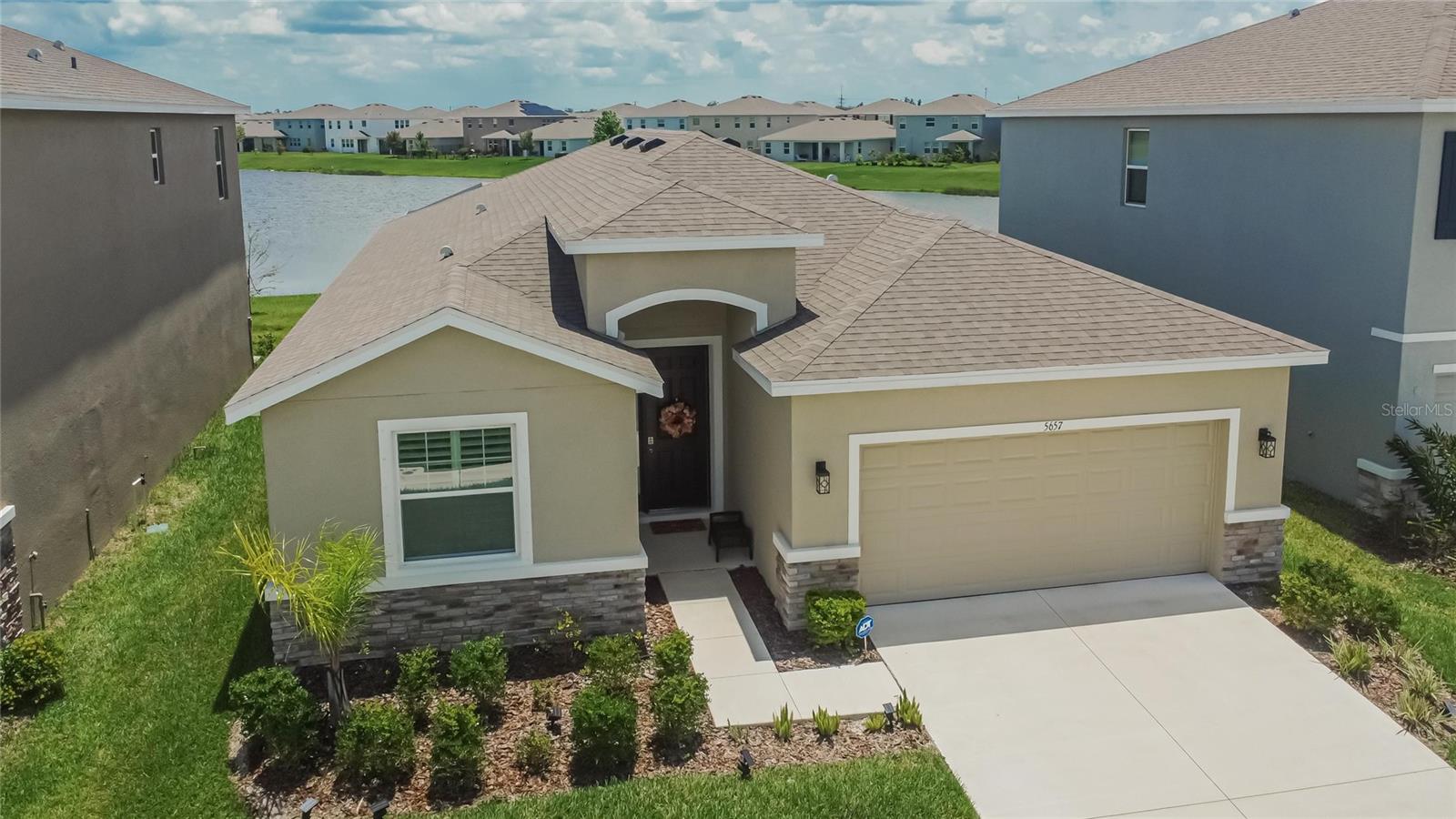 Listing photo id 75 for 5657 Hawks Cay Street