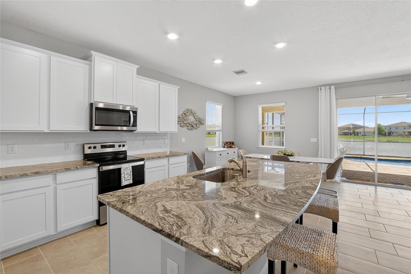 Listing photo id 6 for 5657 Hawks Cay Street