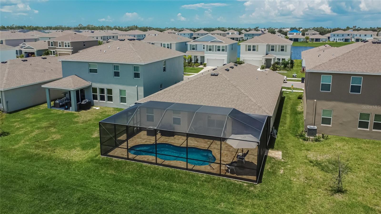 Listing photo id 80 for 5657 Hawks Cay Street