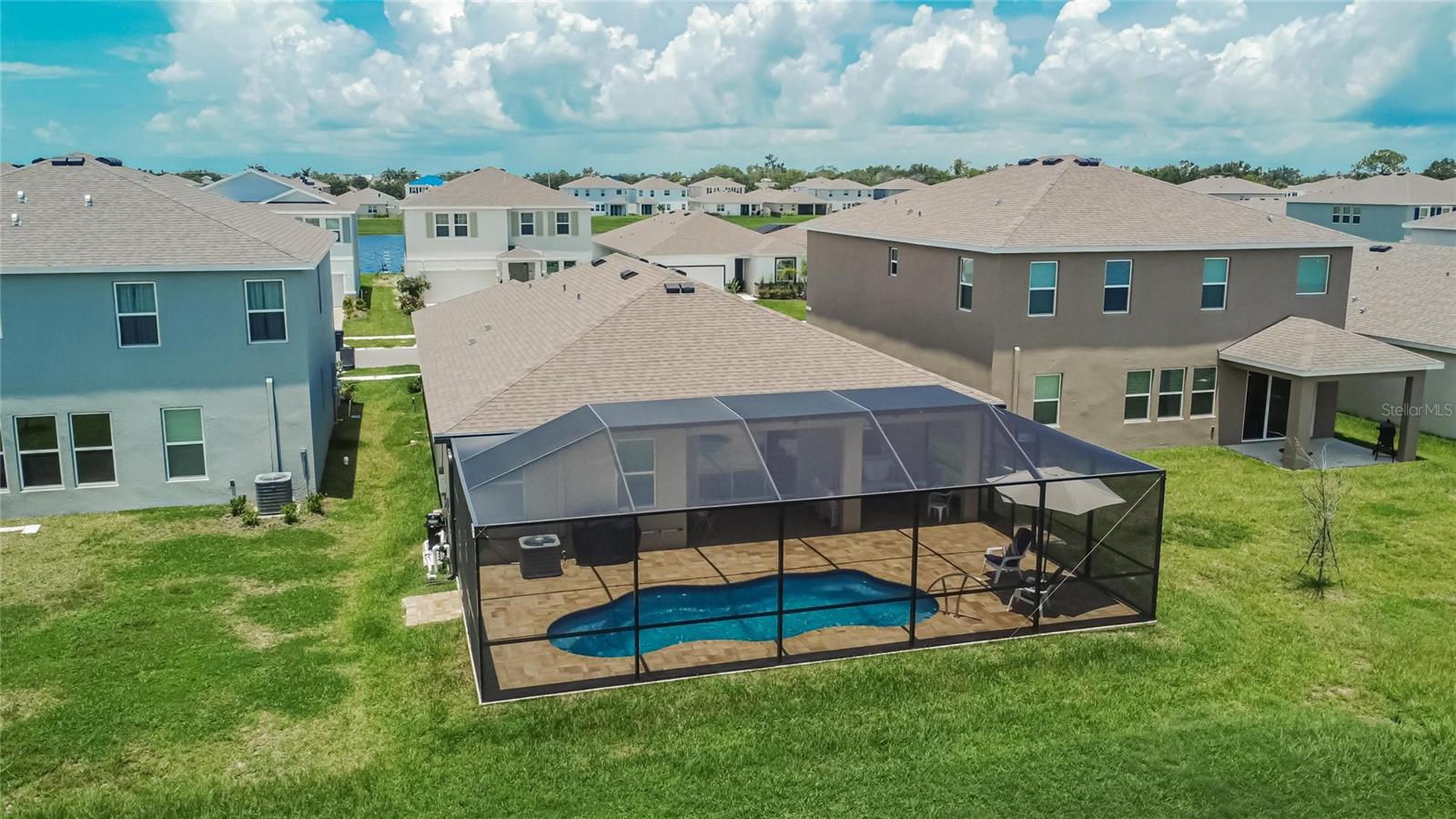 Listing photo id 85 for 5657 Hawks Cay Street