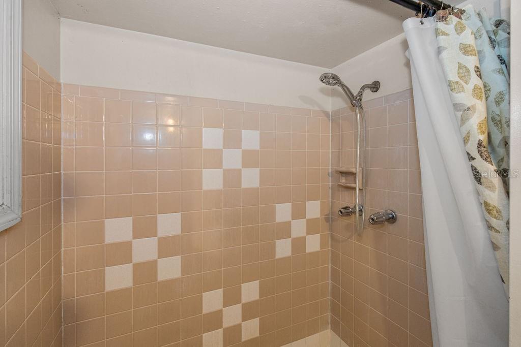 Image 22 of 43 For 6261 20th Street S