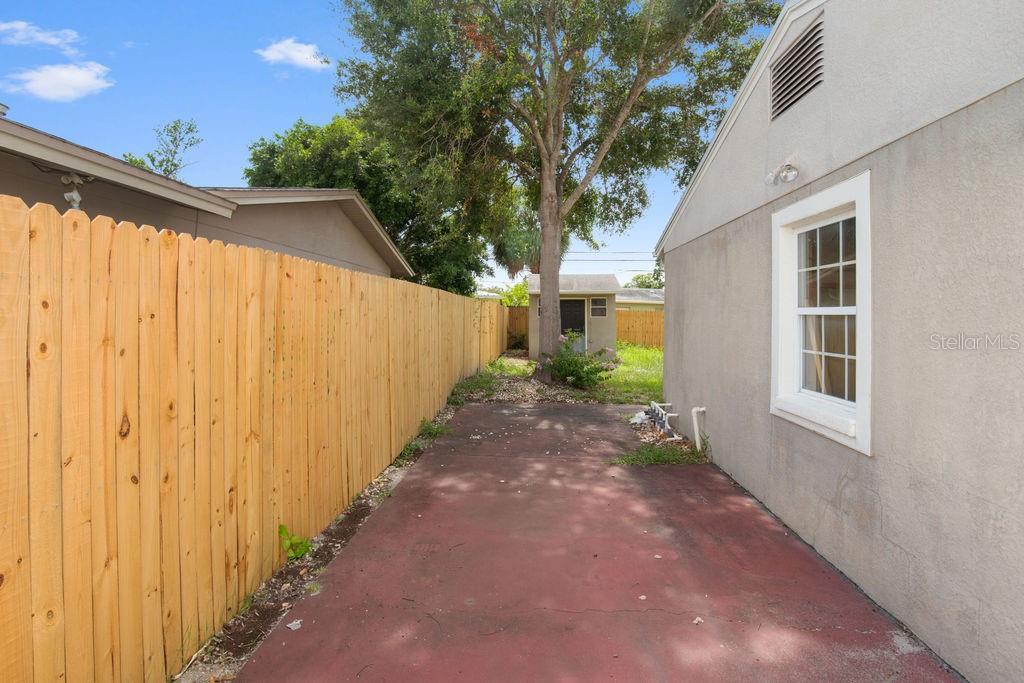Image 4 of 43 For 6261 20th Street S