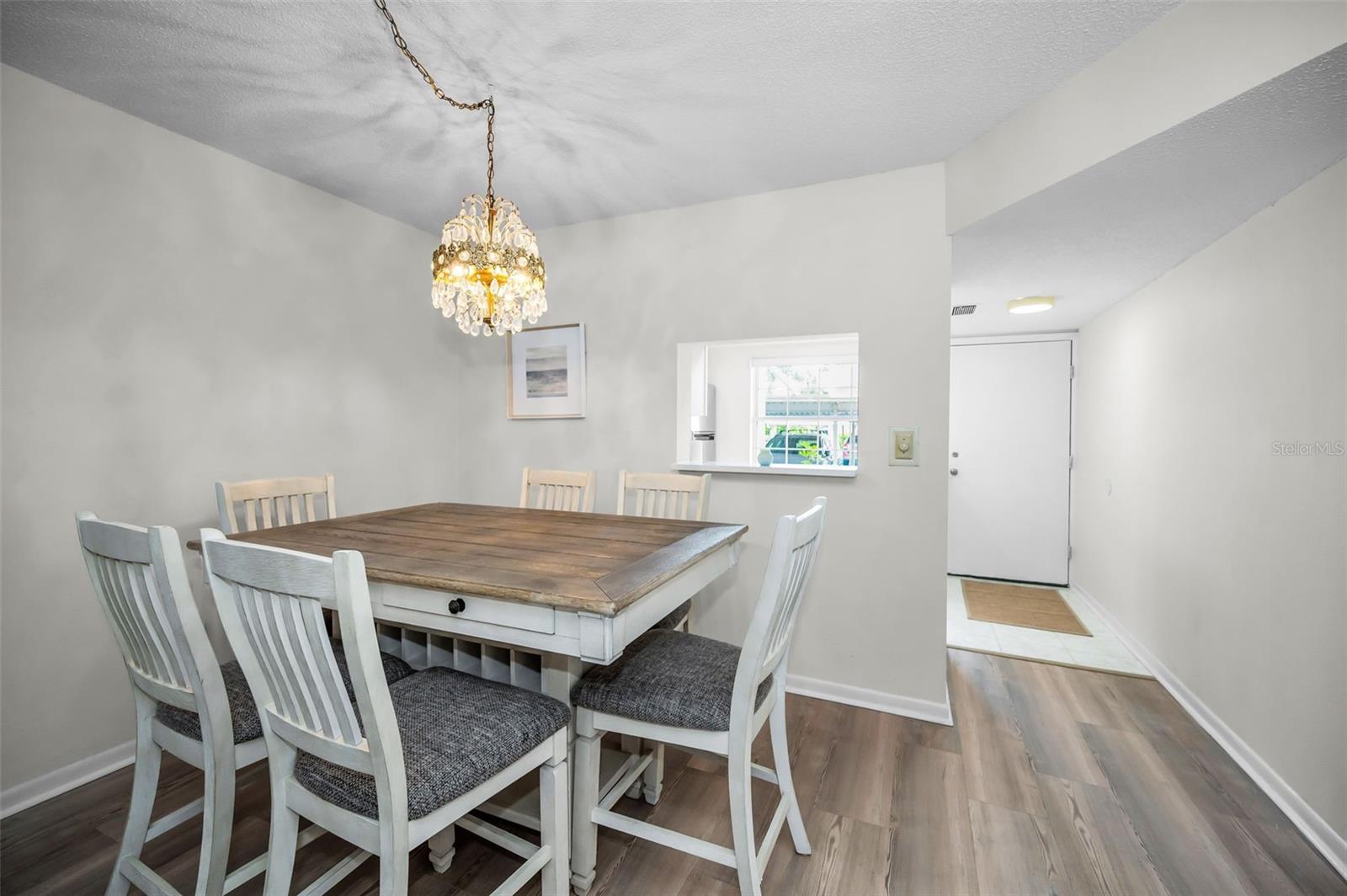 Image 10 of 55 For 970 Virginia Street 109