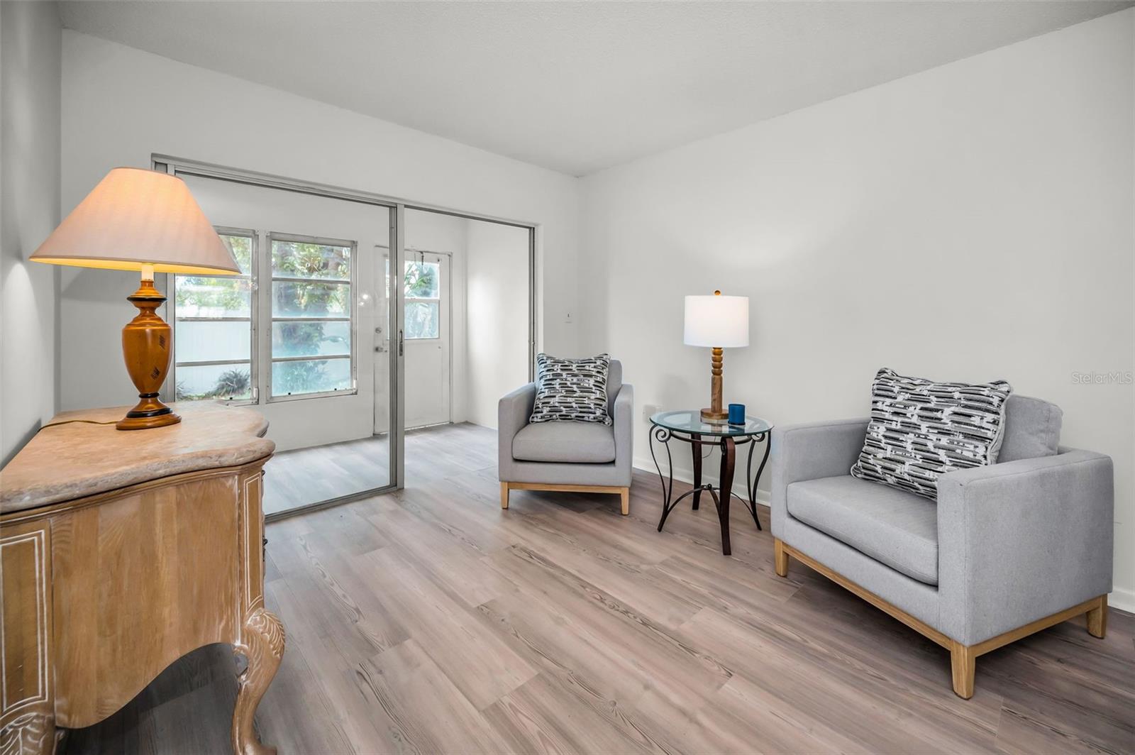 Image 14 of 55 For 970 Virginia Street 109