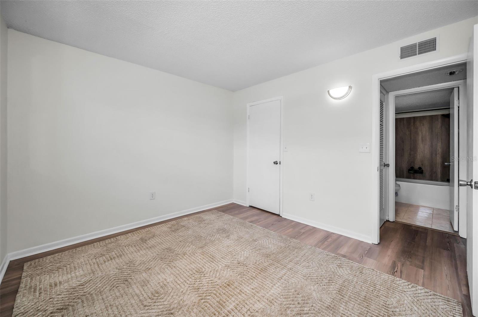 Image 23 of 55 For 970 Virginia Street 109