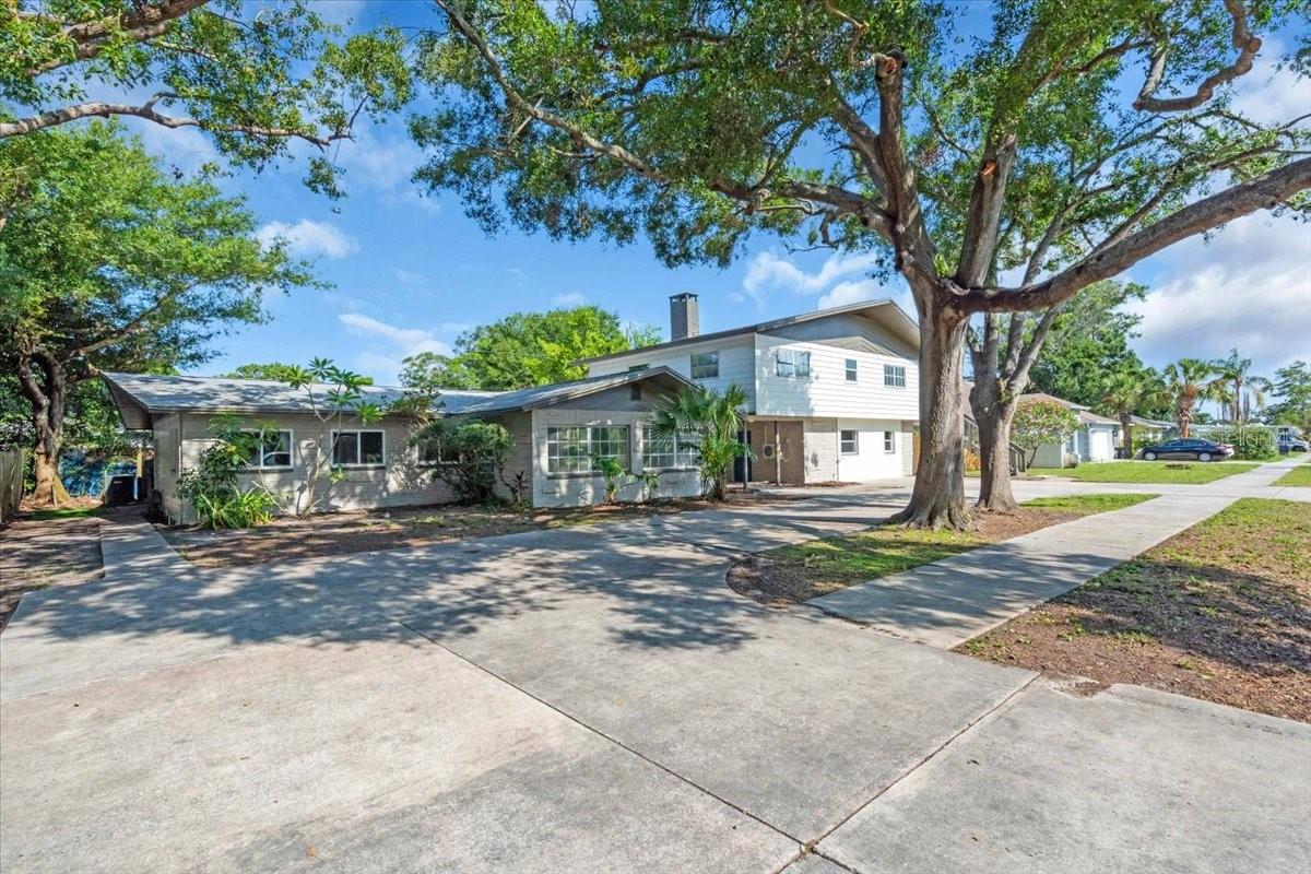 Details for 5136 68th Street N, ST PETERSBURG, FL 33709