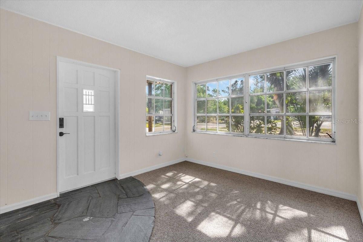Image 4 of 50 For 5136 68th Street N
