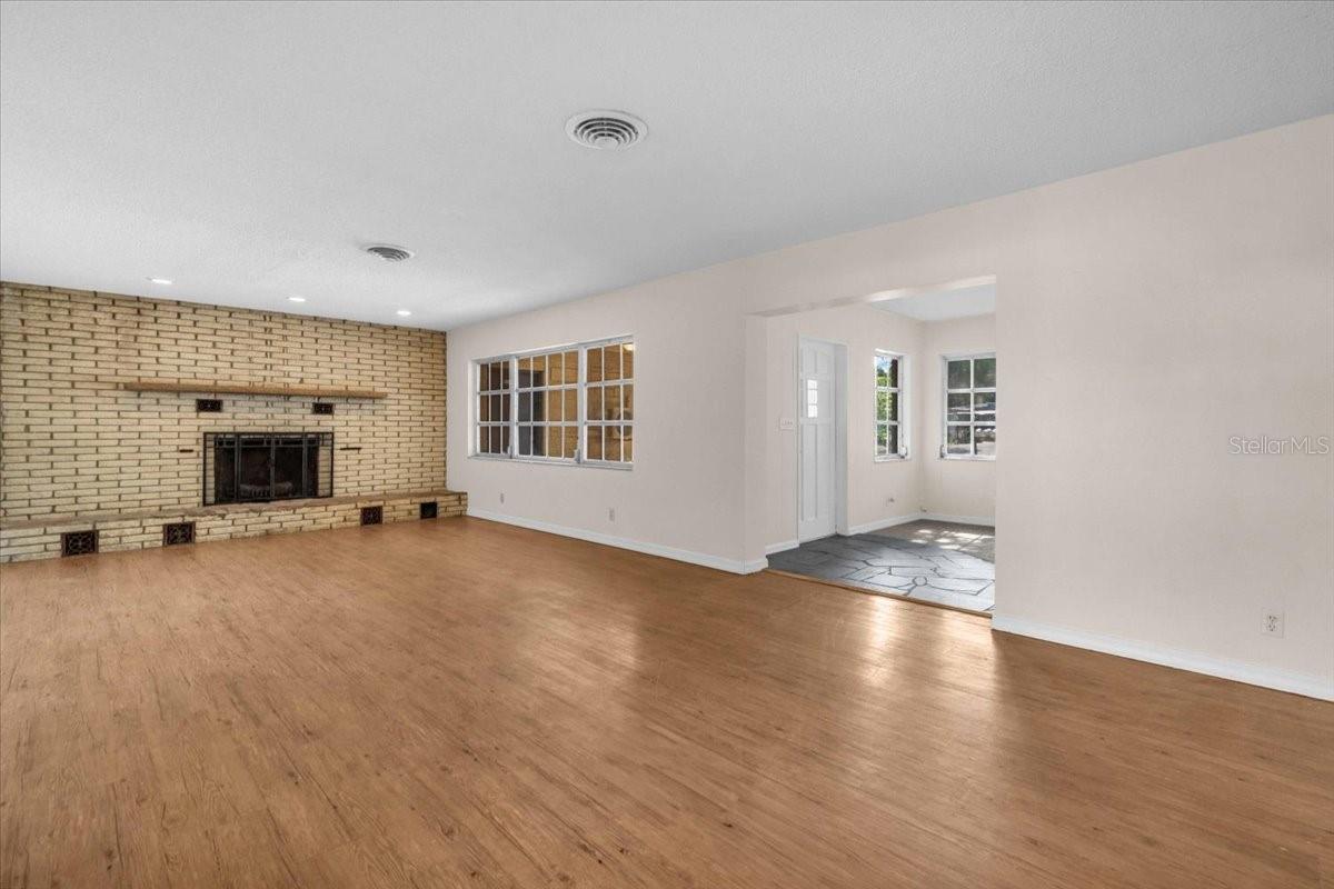 Image 5 of 50 For 5136 68th Street N