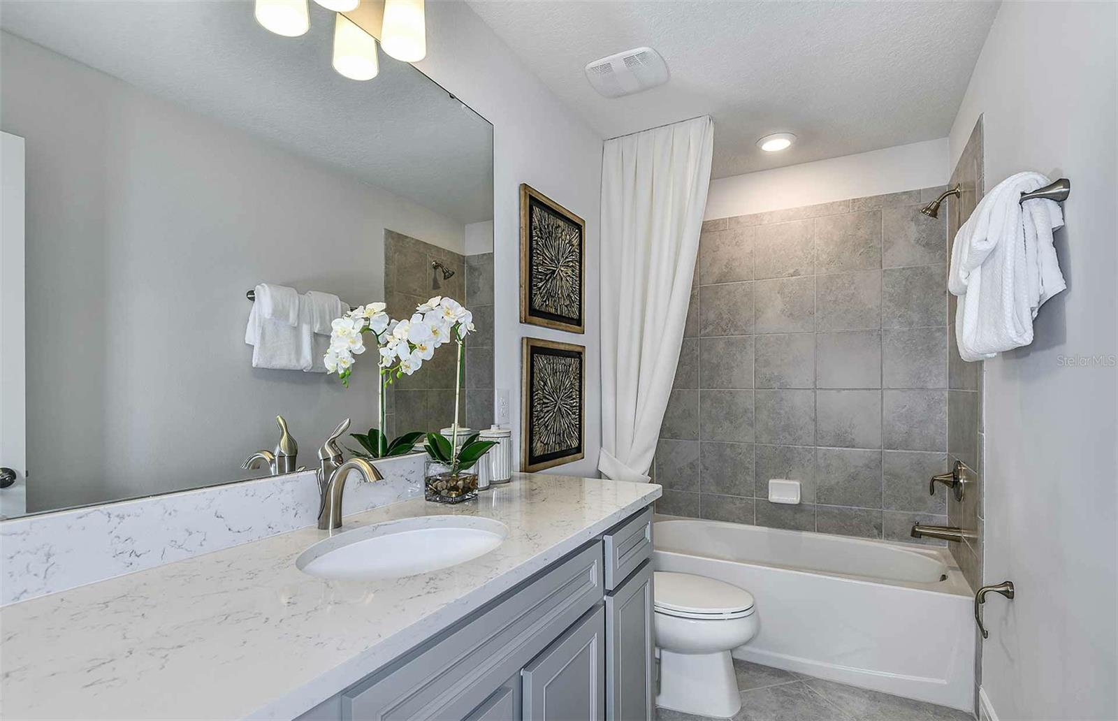 Listing photo id 4 for 1215 Mumford Court
