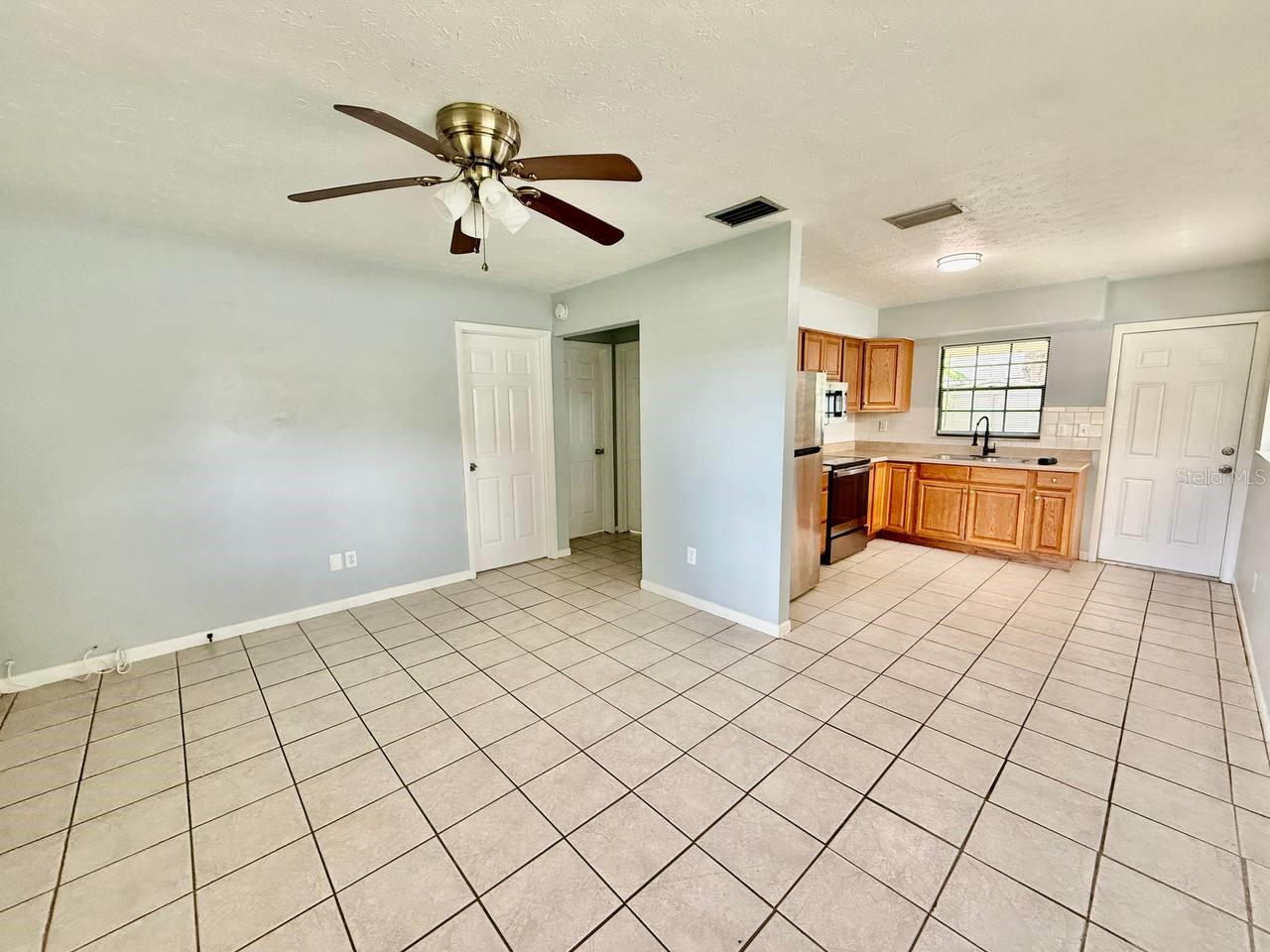 Image 3 of 13 For 10812 Hannaway Drive E