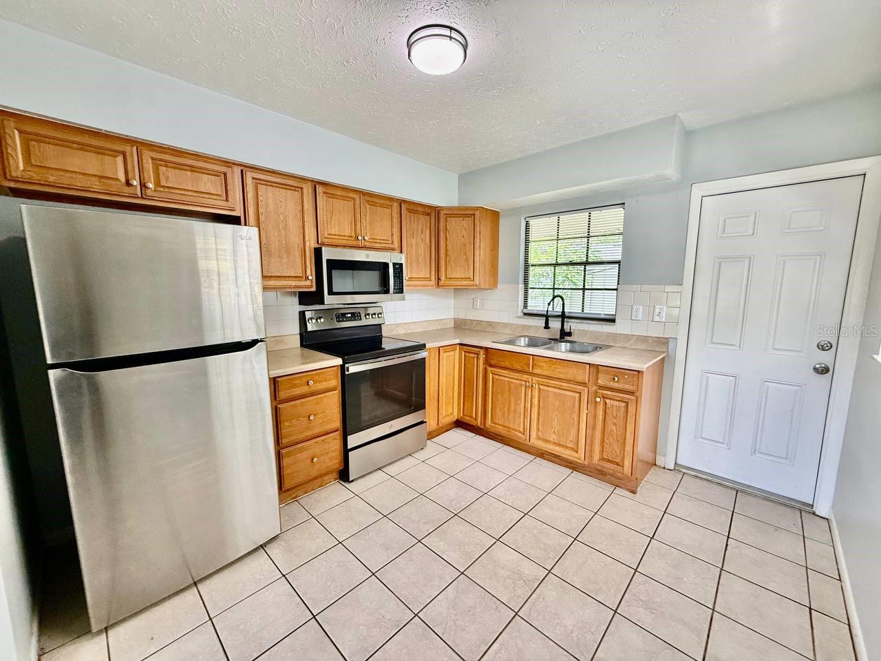 Image 5 of 13 For 10812 Hannaway Drive E