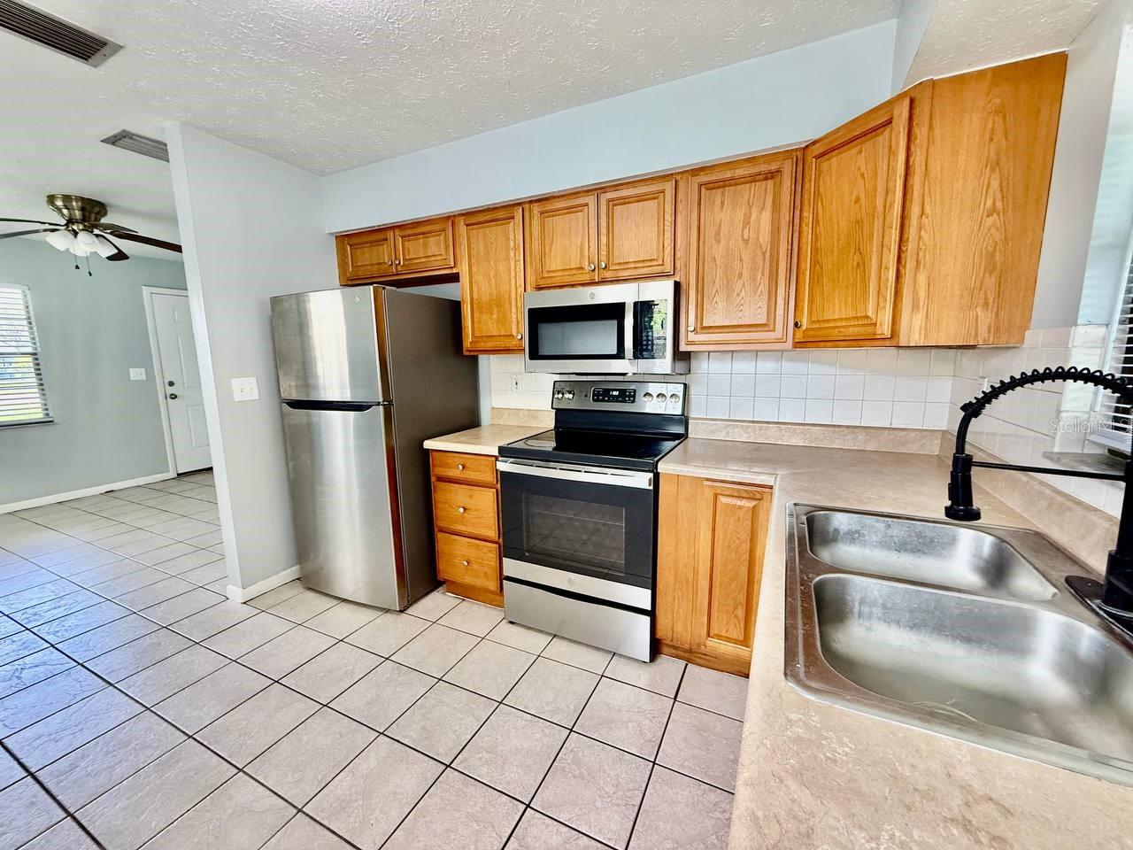 Image 6 of 13 For 10812 Hannaway Drive E