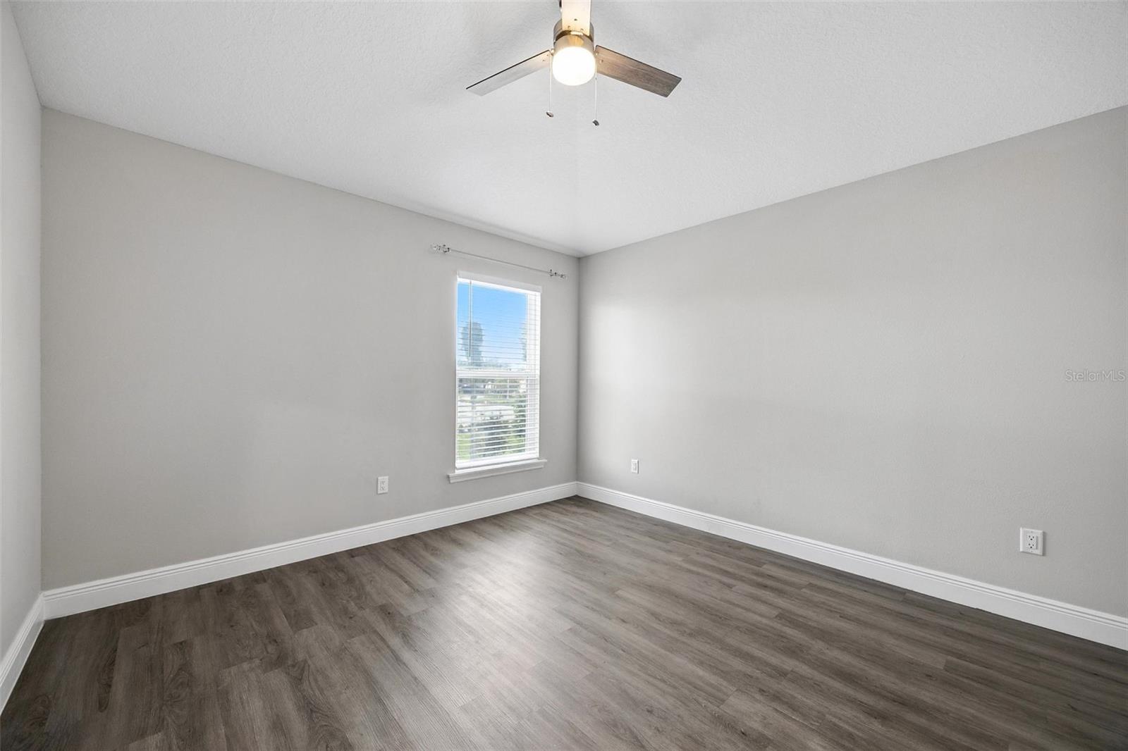 Image 17 of 30 For 2519 Hiawatha Street
