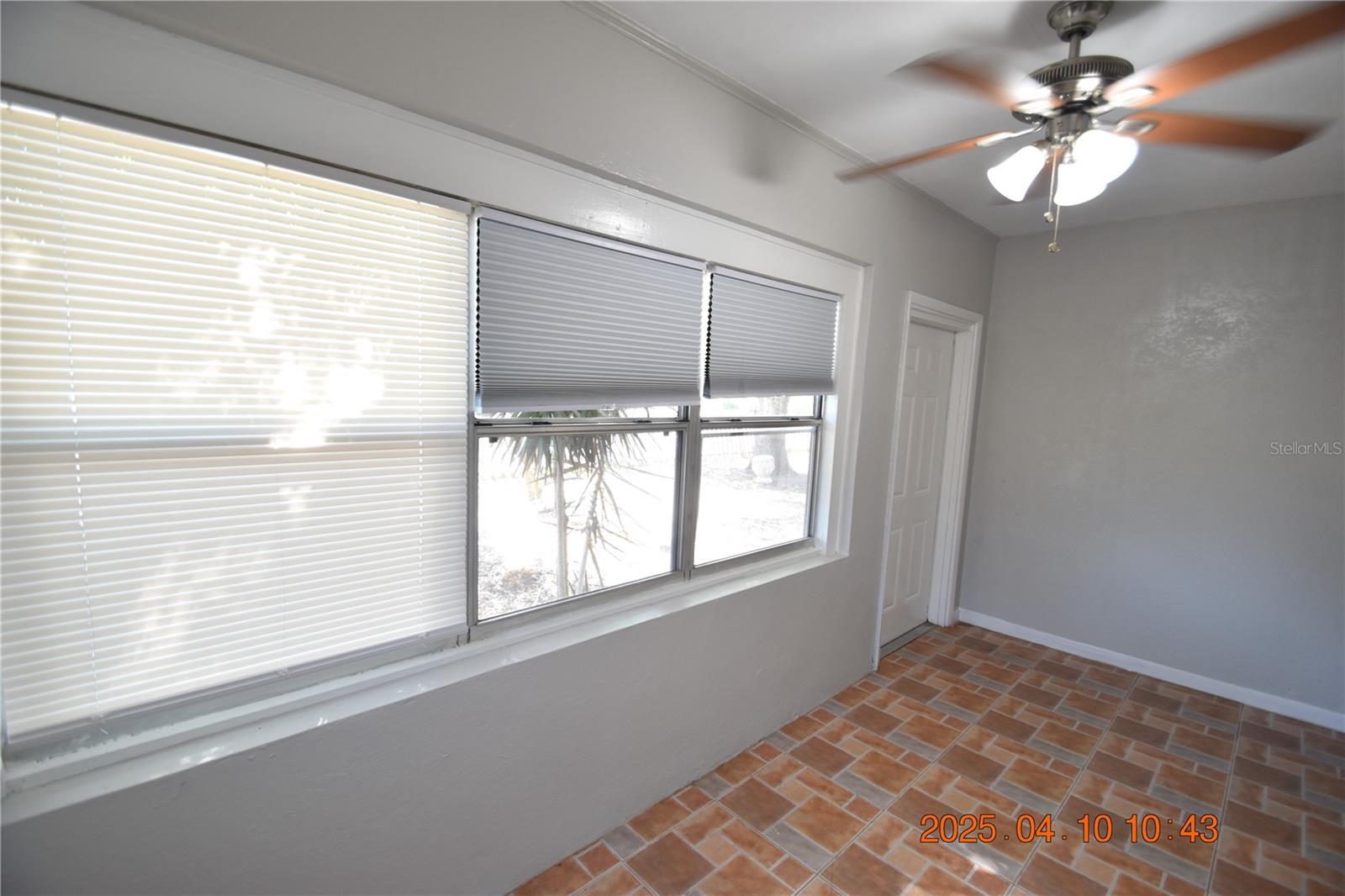 Image 12 of 34 For 400 Comet Avenue Right