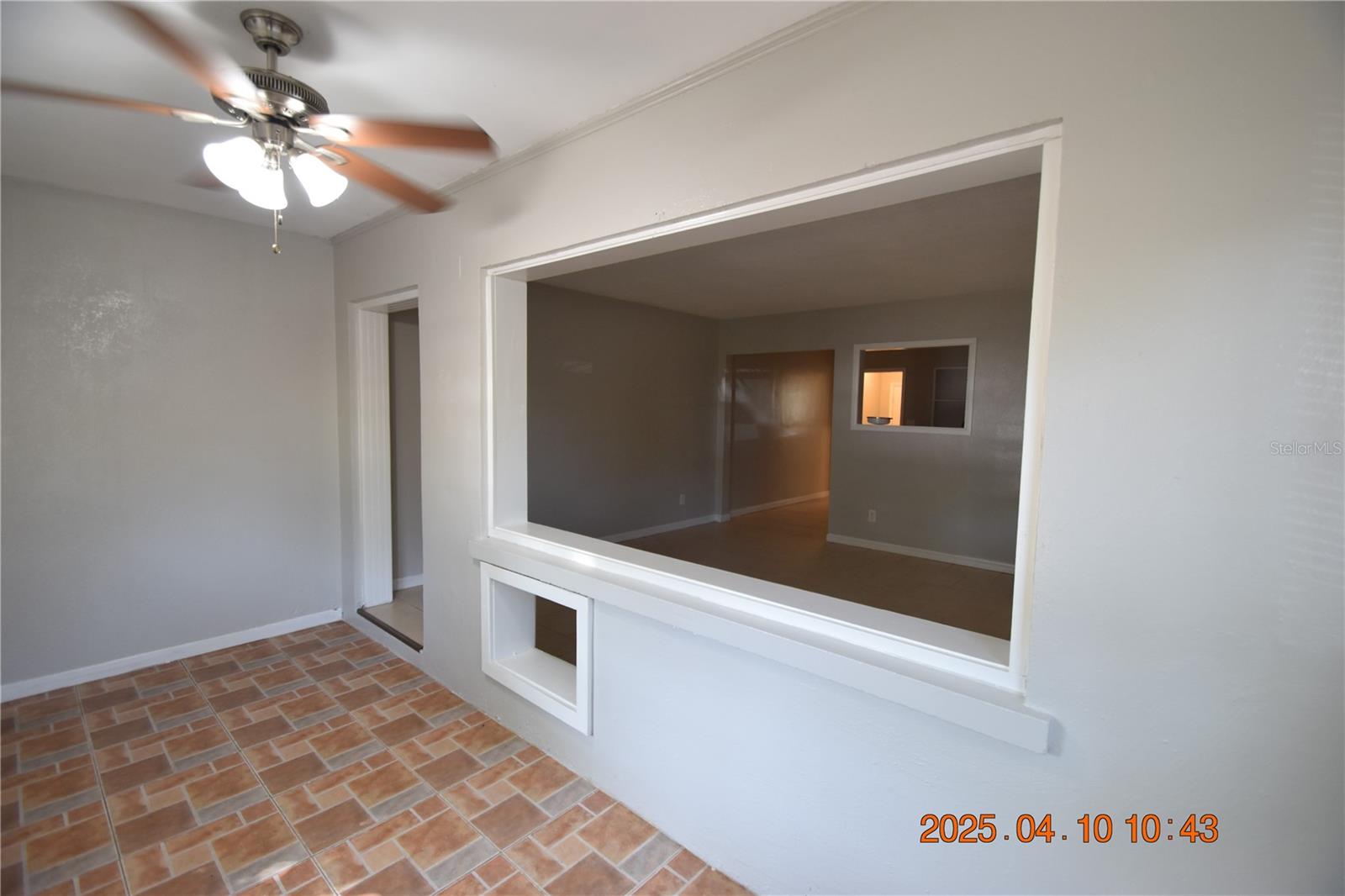 Image 13 of 34 For 400 Comet Avenue Right