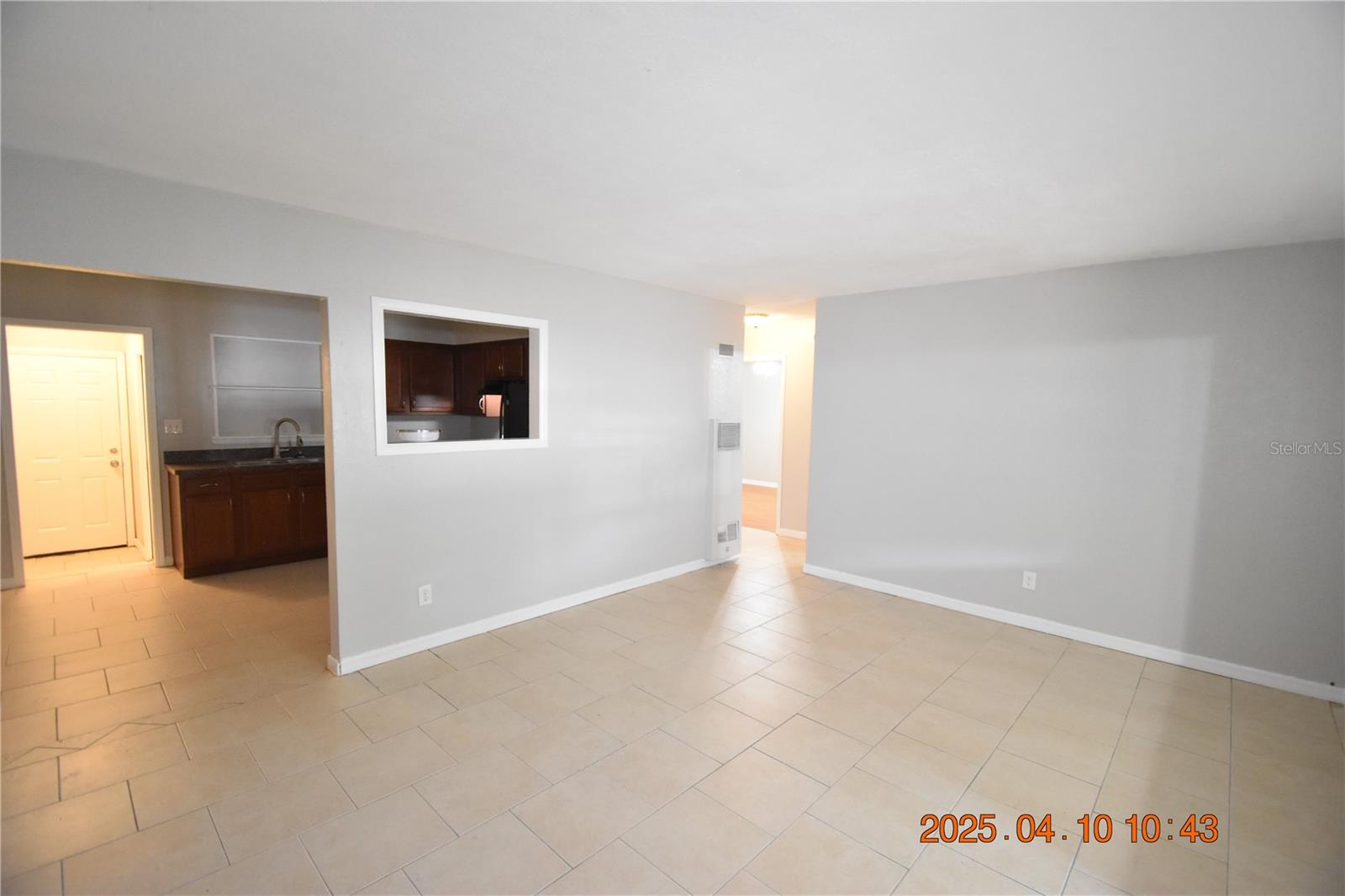 Image 15 of 34 For 400 Comet Avenue Right