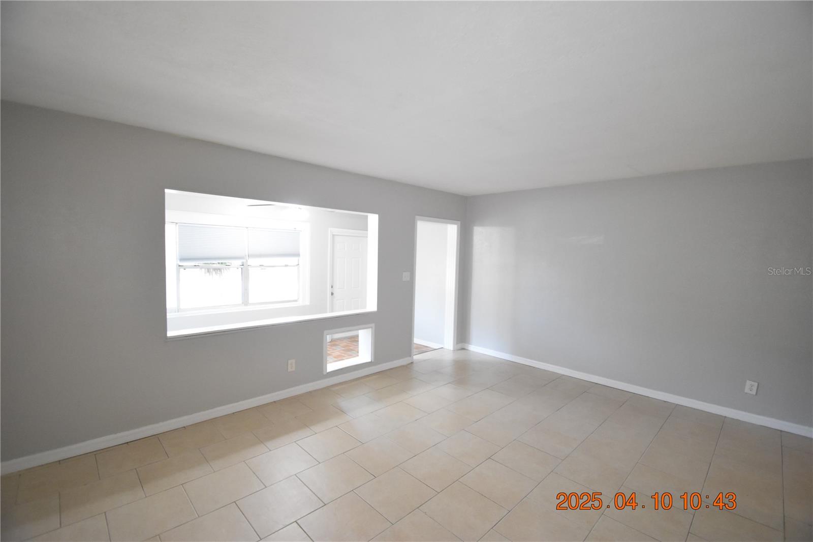 Image 17 of 34 For 400 Comet Avenue Right